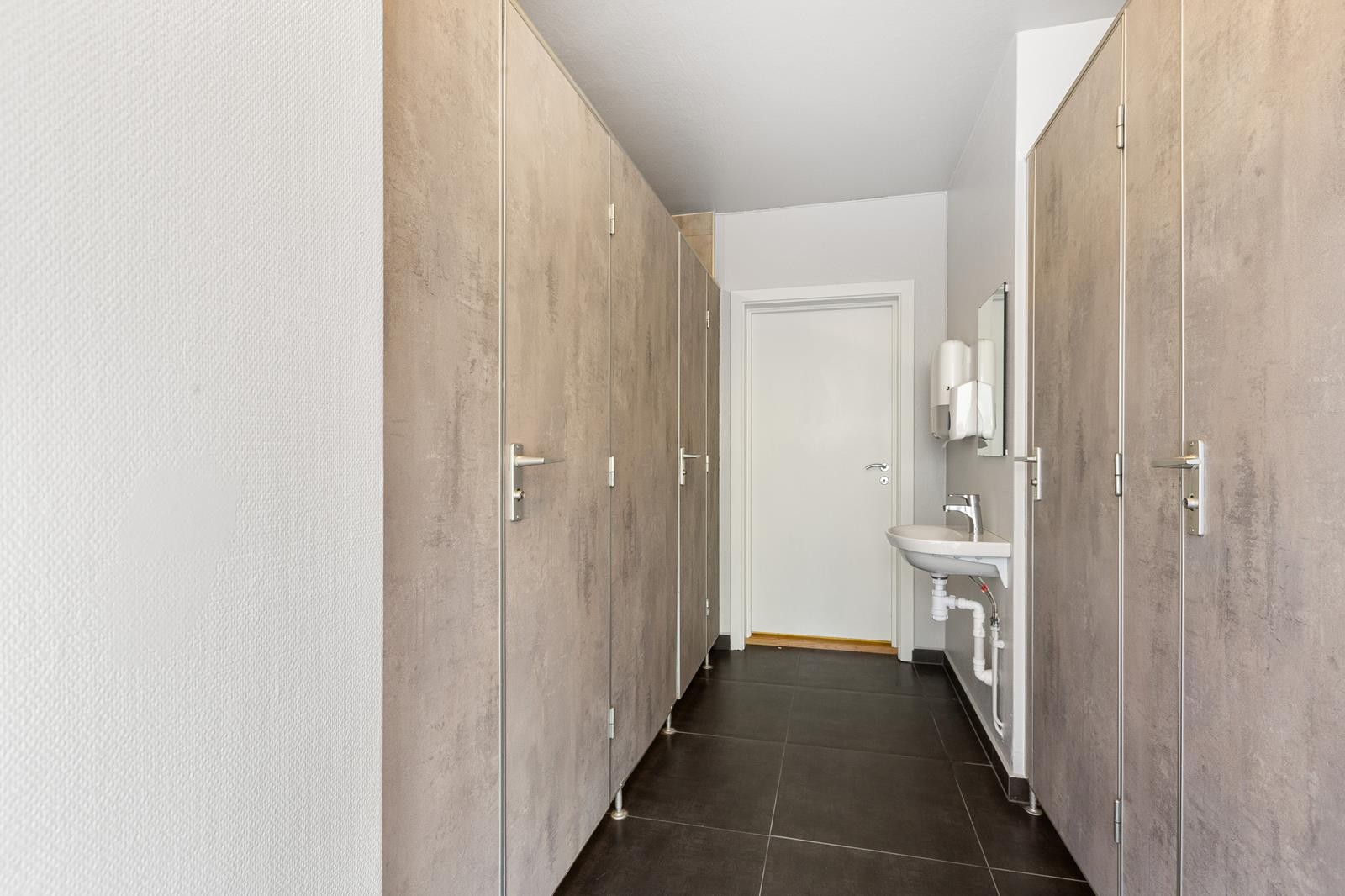 Fellestoaletter som holder god standard Galleribilde