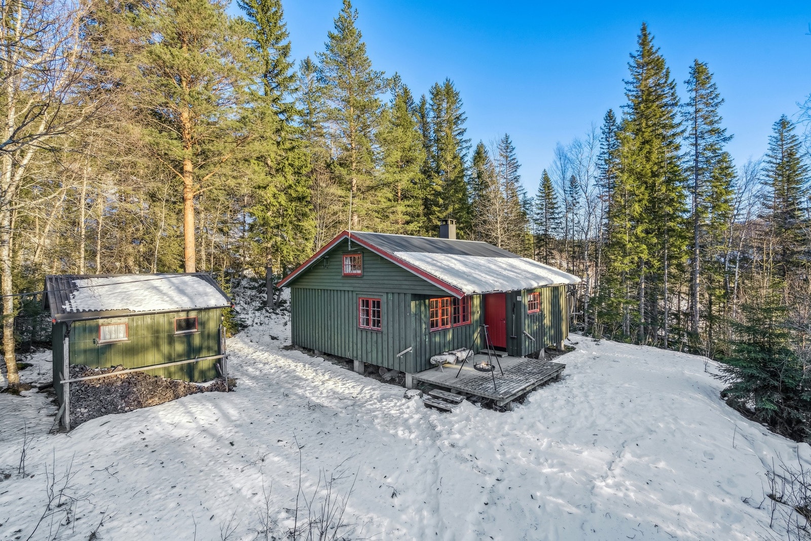 Oliver Almli Reinås v/ EiendomsMegler 1 presenterer: Øvervegen 19. Galleribilde