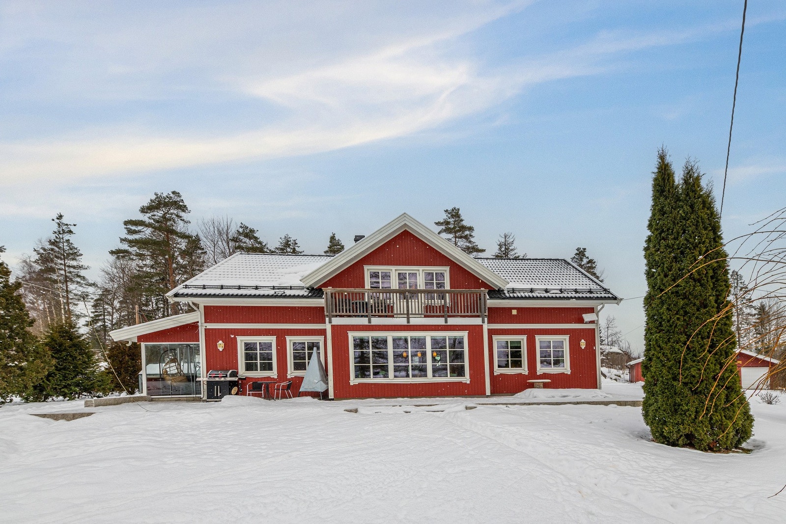 Her ser du fasaden som vender med sydøst. Galleribilde