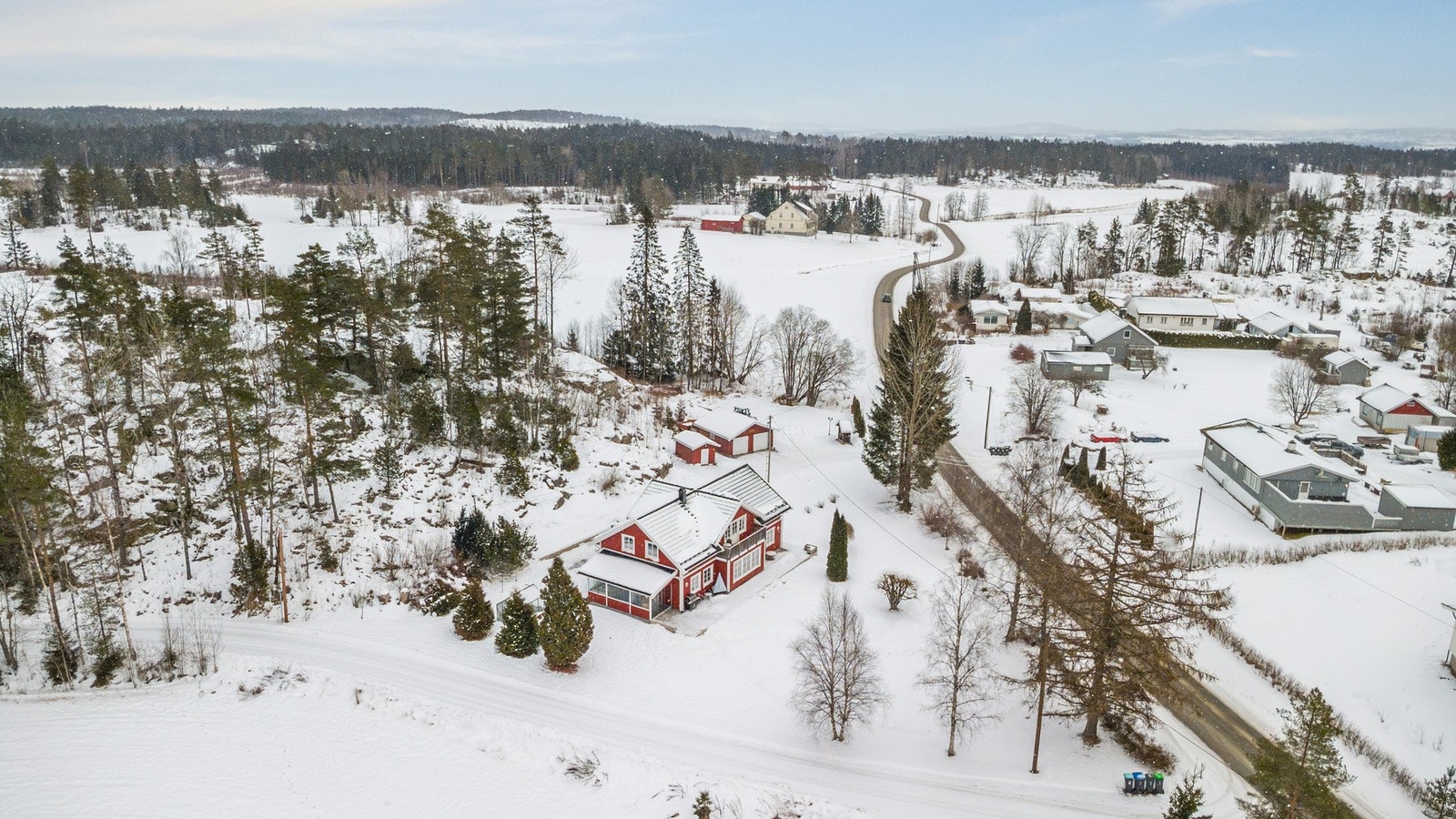Huset ligger landlig til og du har litt spredte naboer. Galleribilde