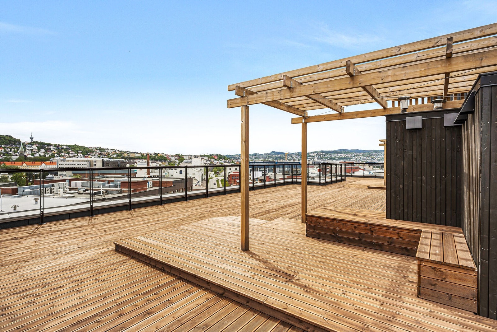 Stor felles takterrasse som er felles for beboerne. Galleribilde