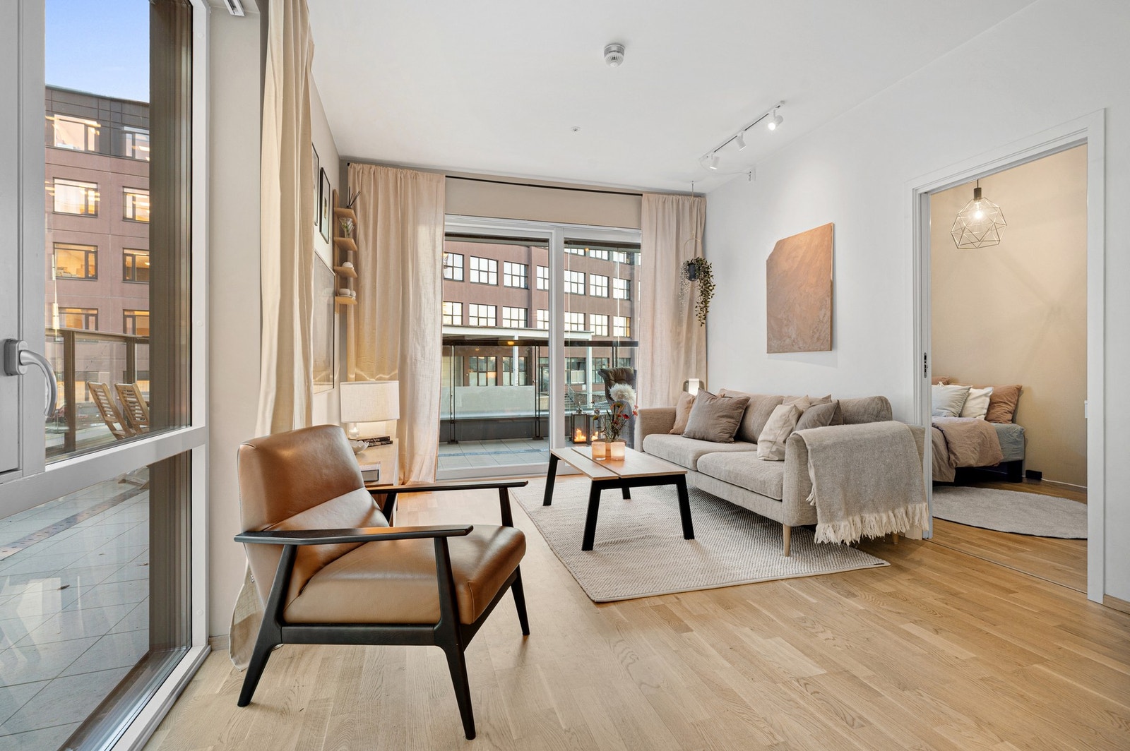 Fra stuen har man direkte utgang til balkongen. Galleribilde