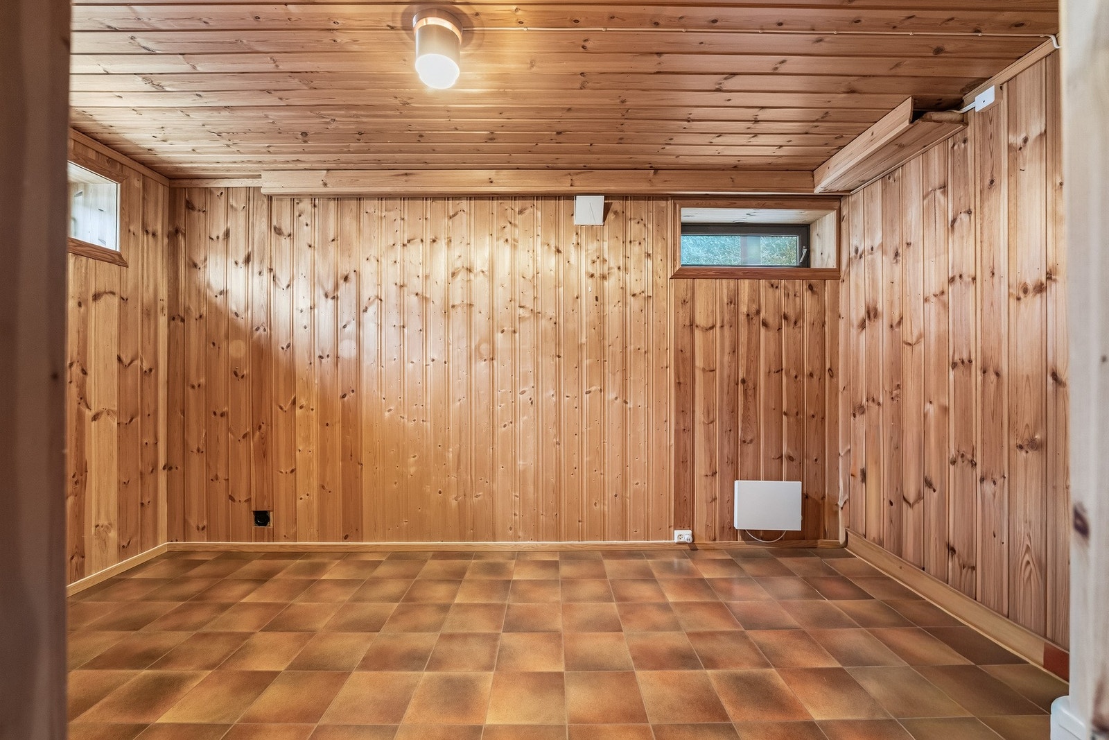 Rommene i kjeller er ikke godkjent for varig opphold - rom for beboelse. Galleribilde