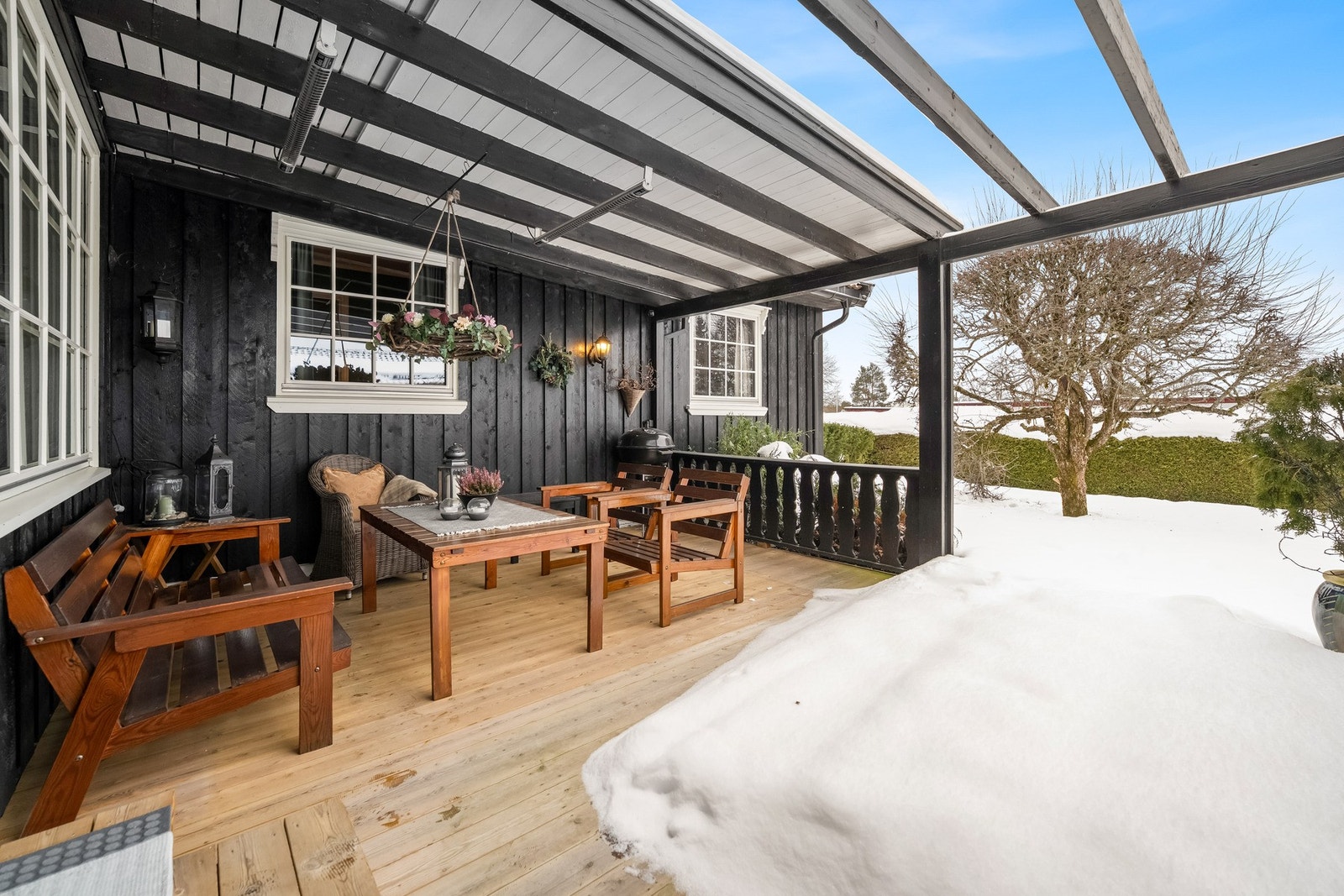 Her bor du i trygge omgivelser med kort gangavstand til skoler, barnehager, idrettsanlegg, butikker og kollektivtransport. Galleribilde