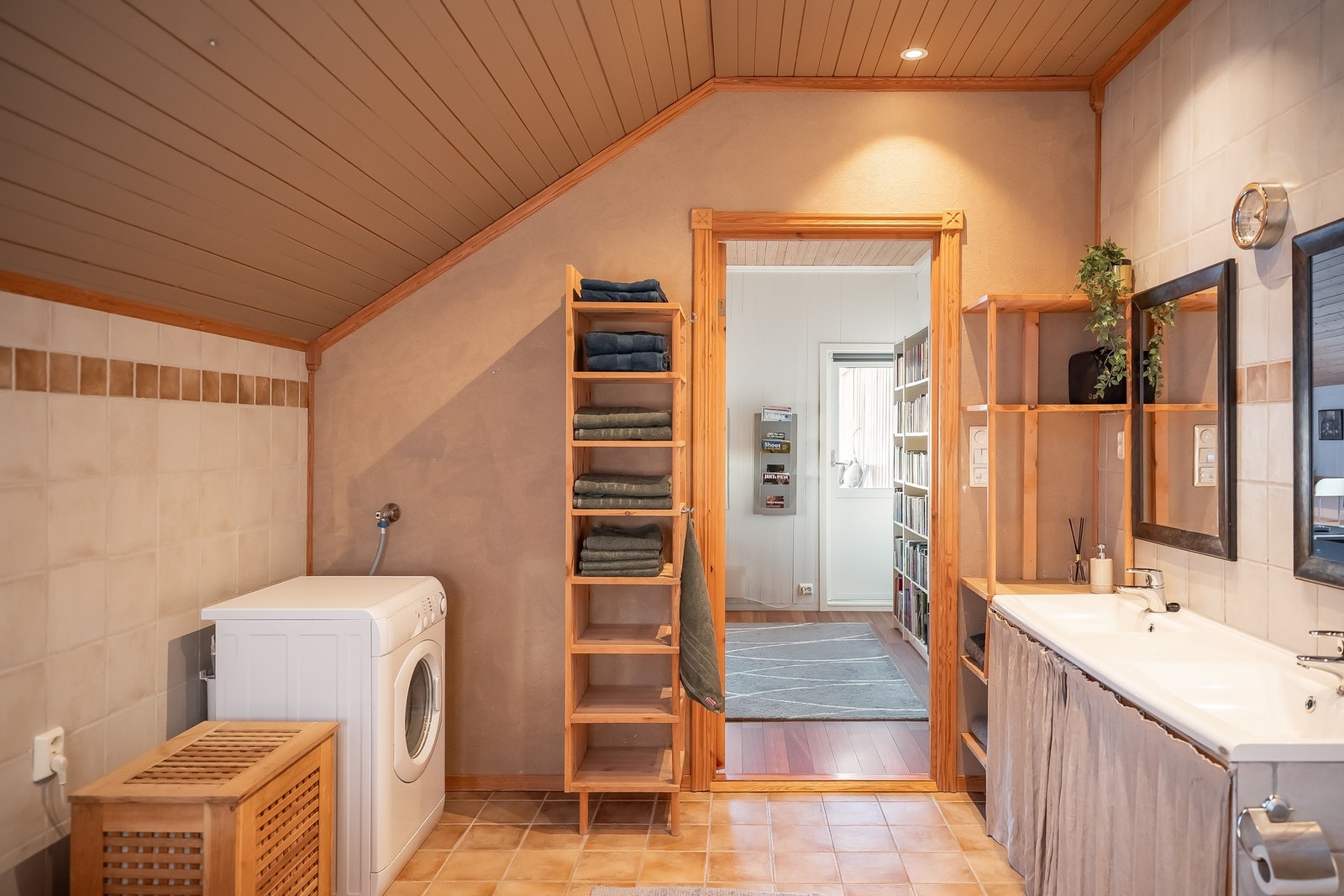 God plass på badet med 11,5 kvm. Galleribilde