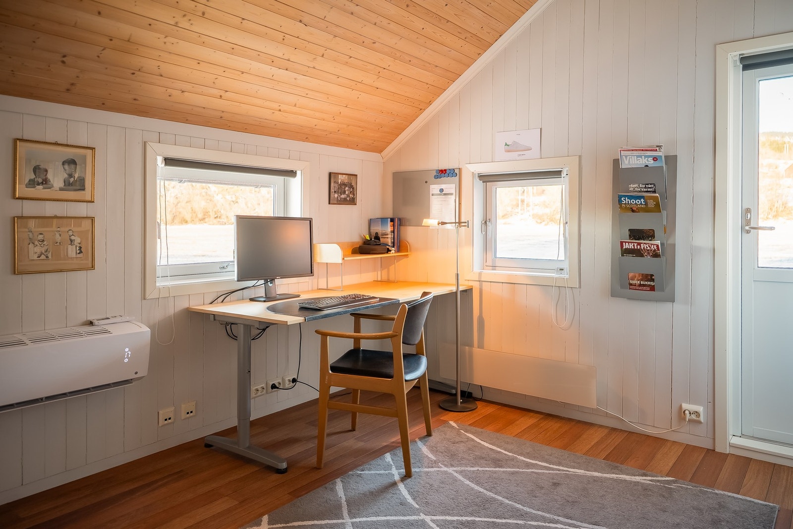 Stort soverom på 10,8 kvm i tilbygg i hovedetasjen. Galleribilde