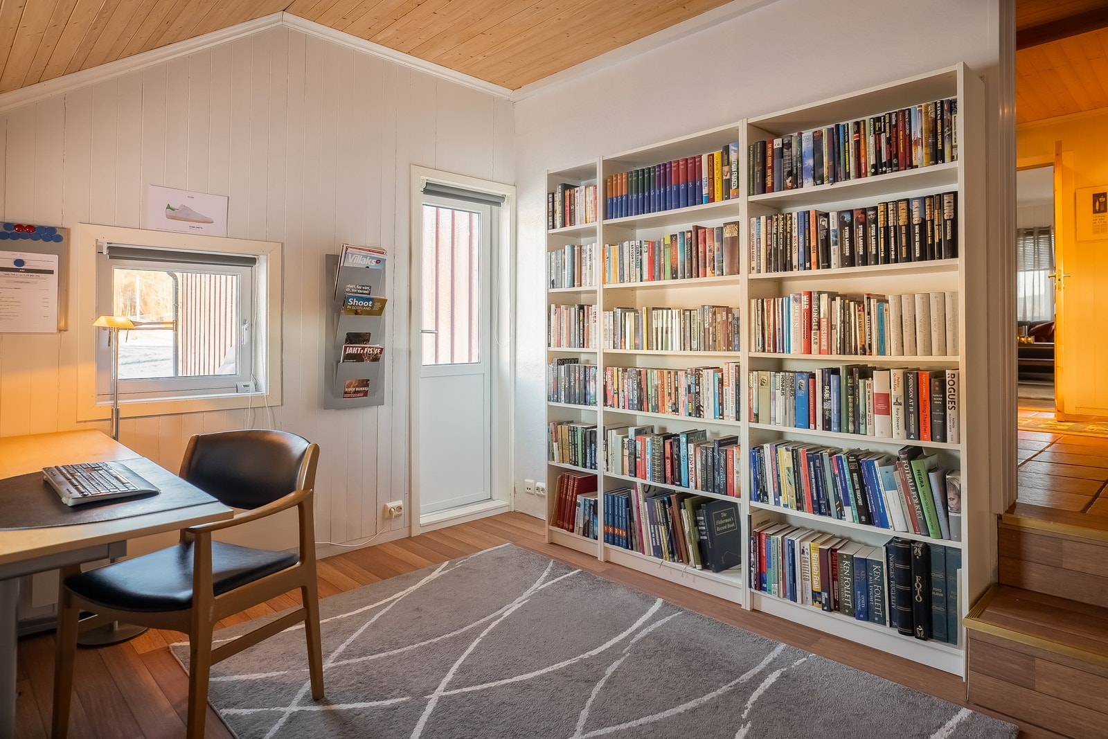 Rommet ligger i tilknytning bad og egen terrasse på 29 kvm. Rommet kan fint brukes som et hovedsoverom, et flott kontor eller en ekstra TV-stue. Galleribilde