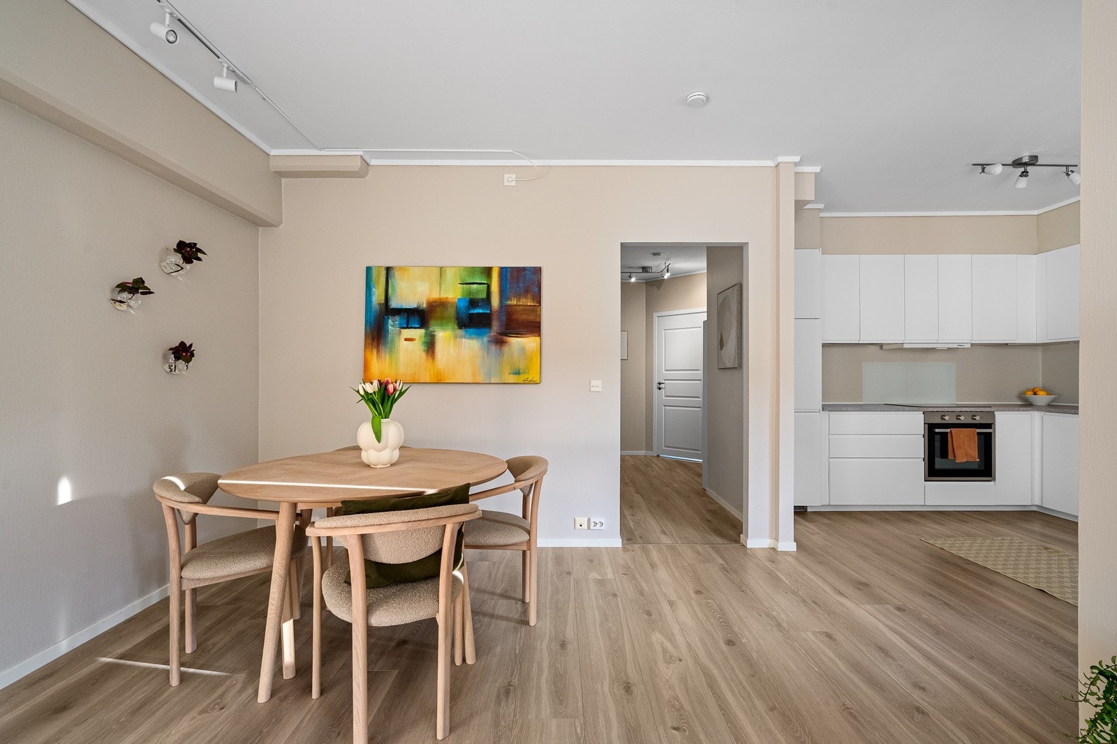 God plass til spisestue Galleribilde