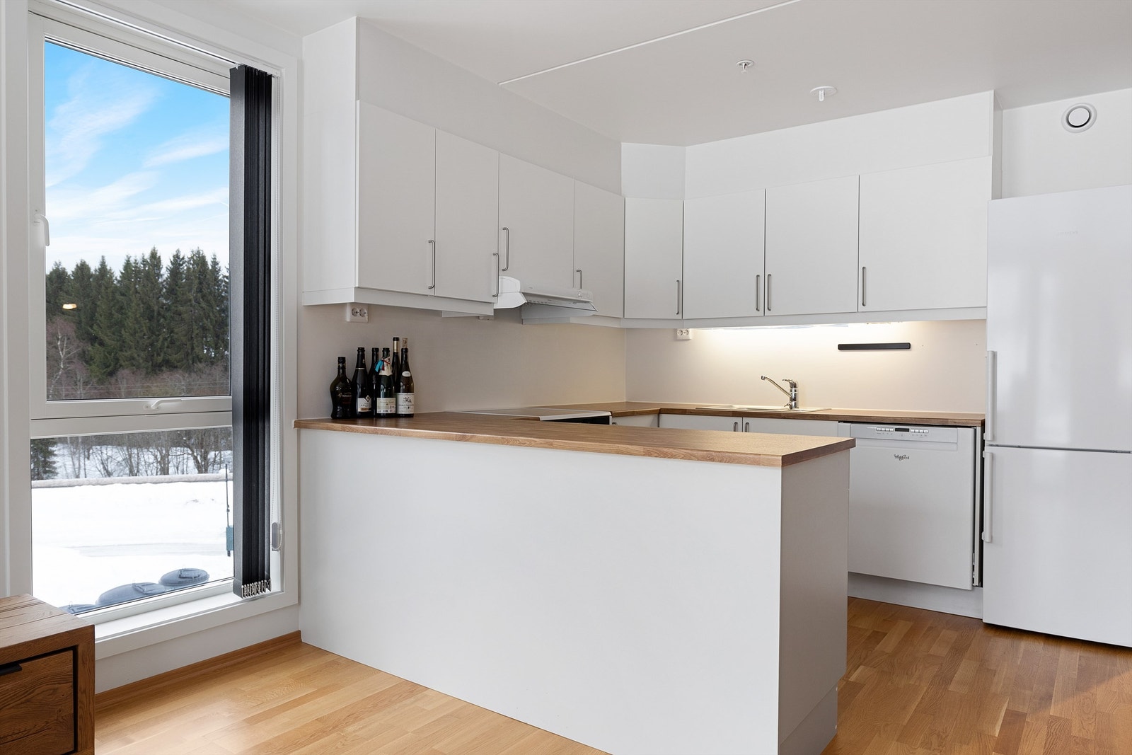 Lyst og pent kjøkken. Galleribilde