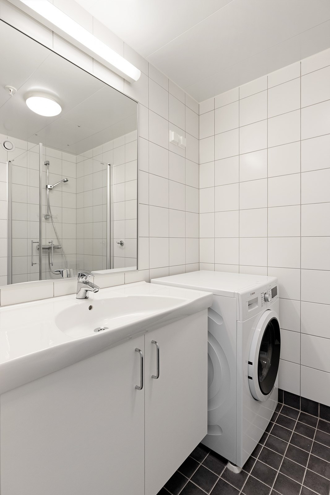 Baderom med WC. Galleribilde