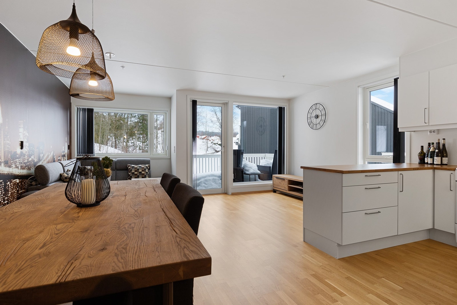 Velkommen til Grevlingveien 16 D - en lekker 4-roms med vestvendt balkong og garasje. Galleribilde