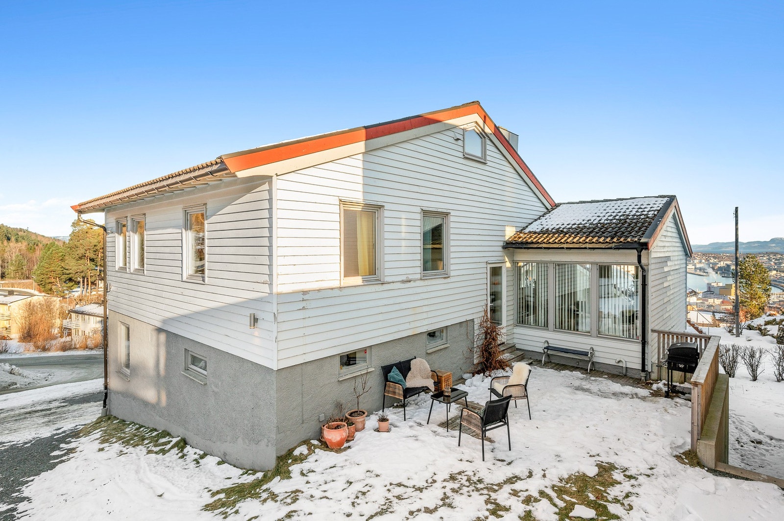 Hagen på baksiden oppleves som privat, og ligger skjermet til. Galleribilde