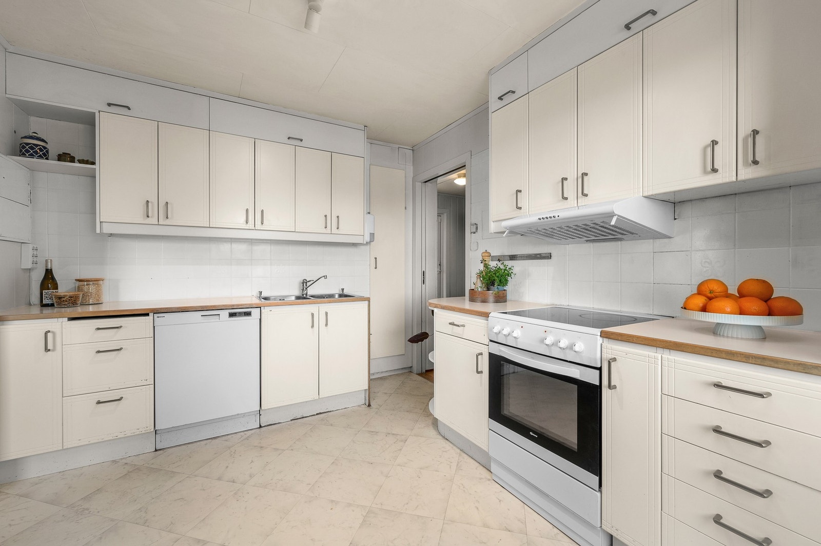 Kjøkkenet er adskilt fra stuen, og måler ca. 10,5 kvm. Galleribilde