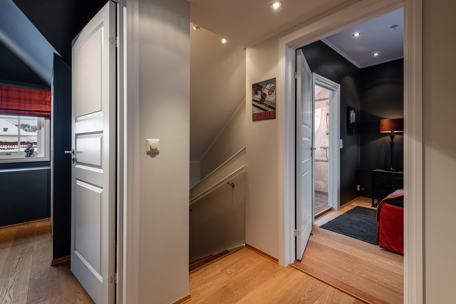 I leilighetens loftsetasje finner du 3 soverom og 2 bad Galleribilde