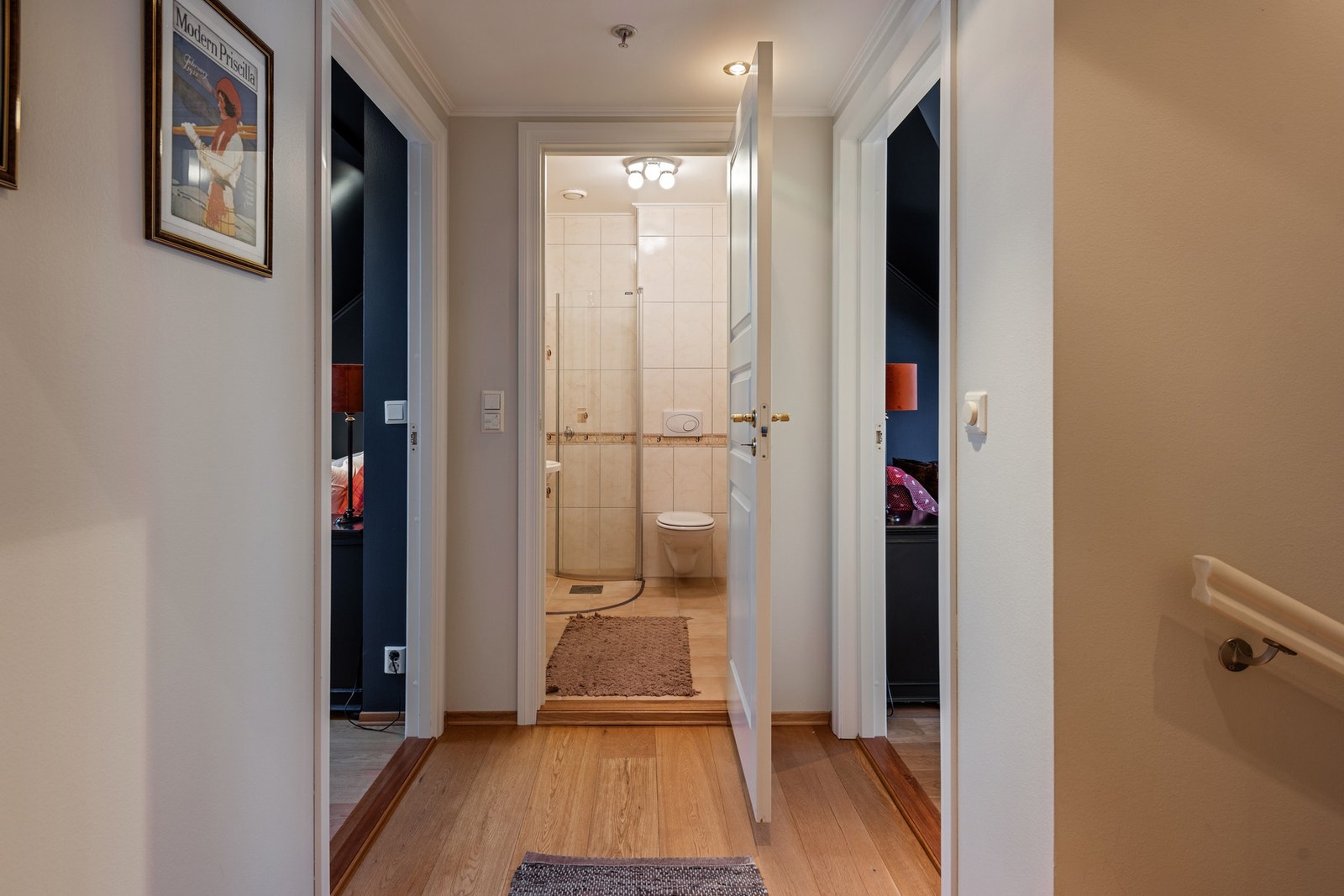 Fra gangen kommer du også til leilighetens andre bad Galleribilde