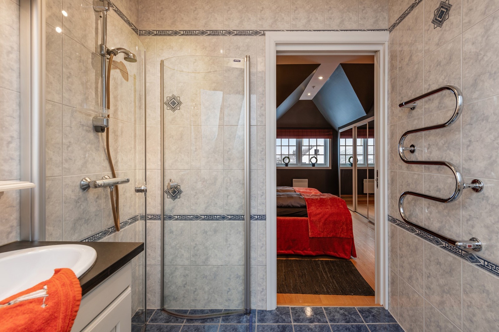 Unn deg selv en kveld med skikkelig hjemmespa i disse behagelige omgivelsene Galleribilde