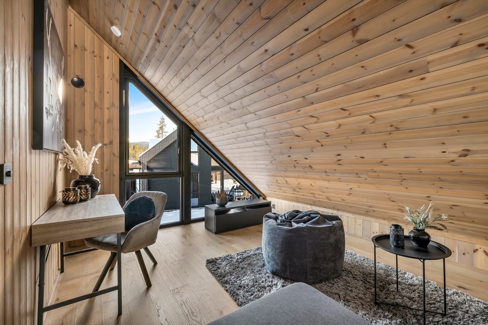 Med sine lune omgivelser gir stuen en koselig atmosfære for hele familien. Galleribilde