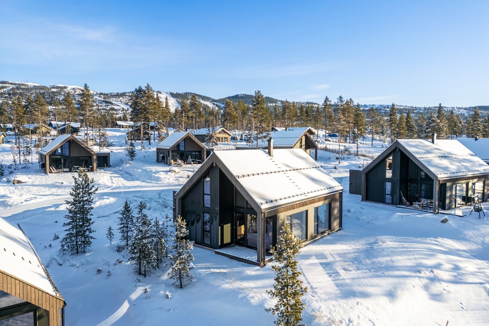 Her kan en nyte en fantastisk beliggenhet med nærhet til både langrennsløypa og alpinbakken, perfekt for å nyte den vakre naturen i rolige omgivelser. Galleribilde