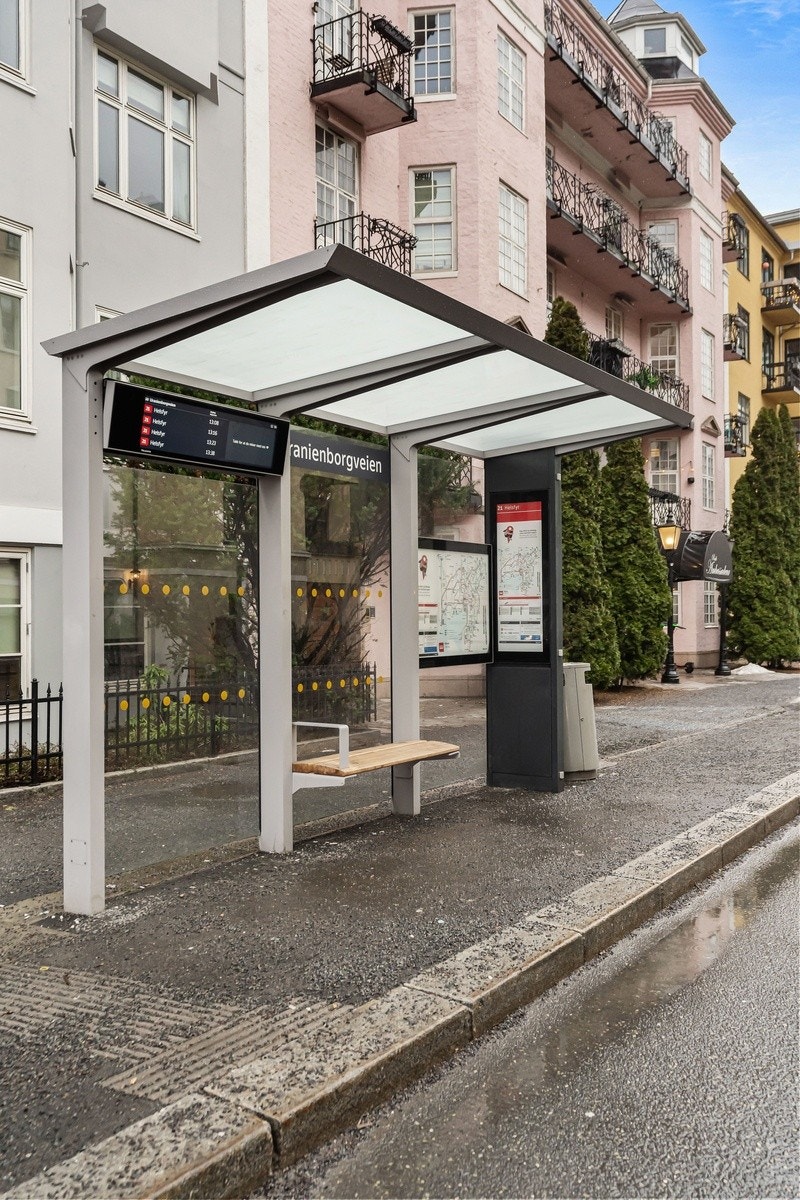 21-bussen går forbi leiligheten. Galleribilde