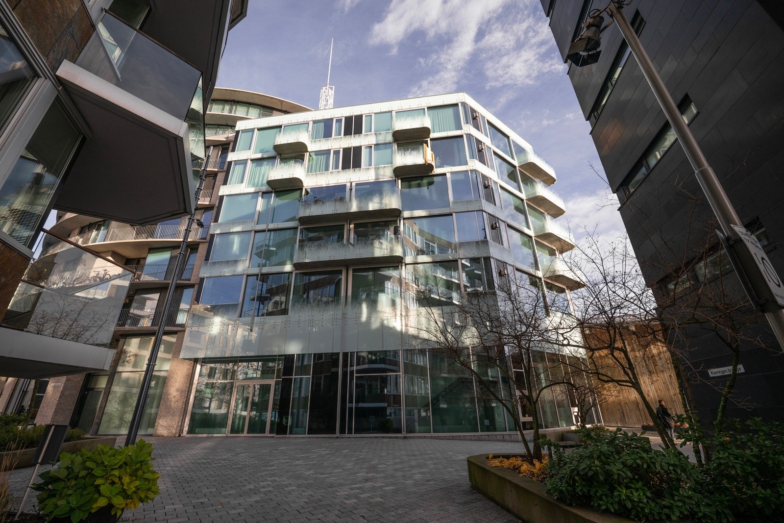 Moderne fasiliteter i bygget og i leiligheten (Tek10 standard). Balansert ventilasjon med varmegjenvinning, tilluft til alle oppholdsrom og avtrekk fra bad og kjøkken. Universell utforming, rullestolvennlig, livsløpsstandard Galleribilde