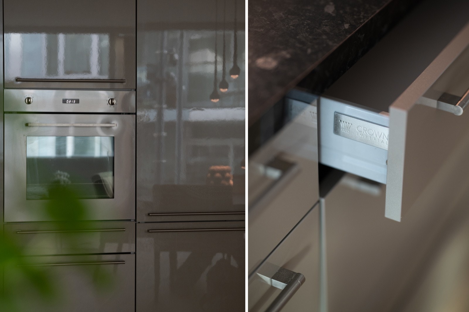 Delikat kjøkkeninnredning fra Crown Imperial med integrerte hvitevarer fra Smeg. Kombi kjøl- og fryseskap, oppvaskmaskin, stekeovn, induksjonstopp og ventilator med avtrekk. Galleribilde