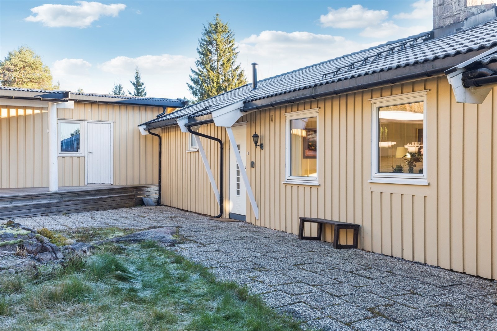 Eneboligen fra 1965 er velholdt og mye oppgradert i senere år. Galleribilde