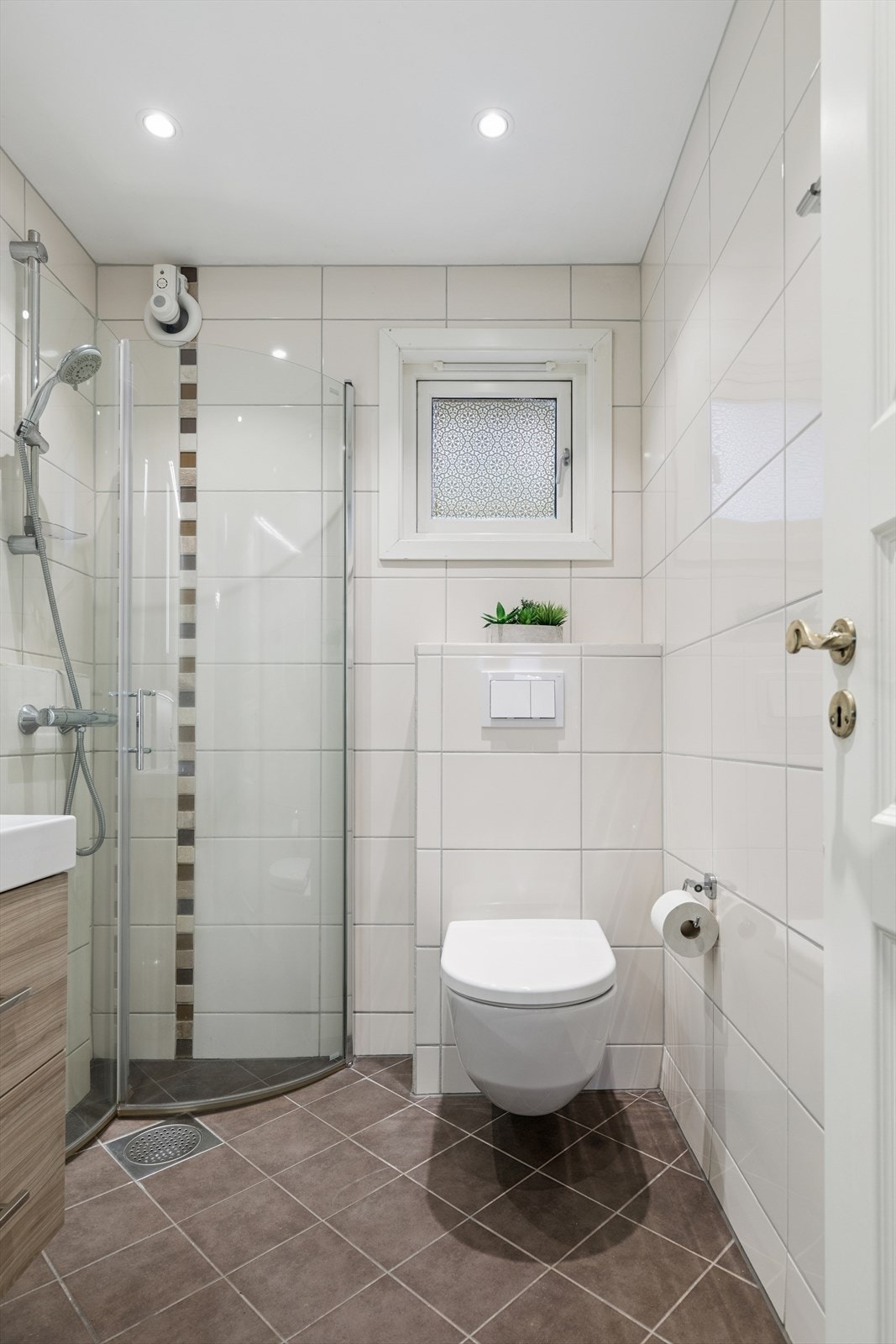 Flislagt bad bygget av fagfolk i 2015. Galleribilde