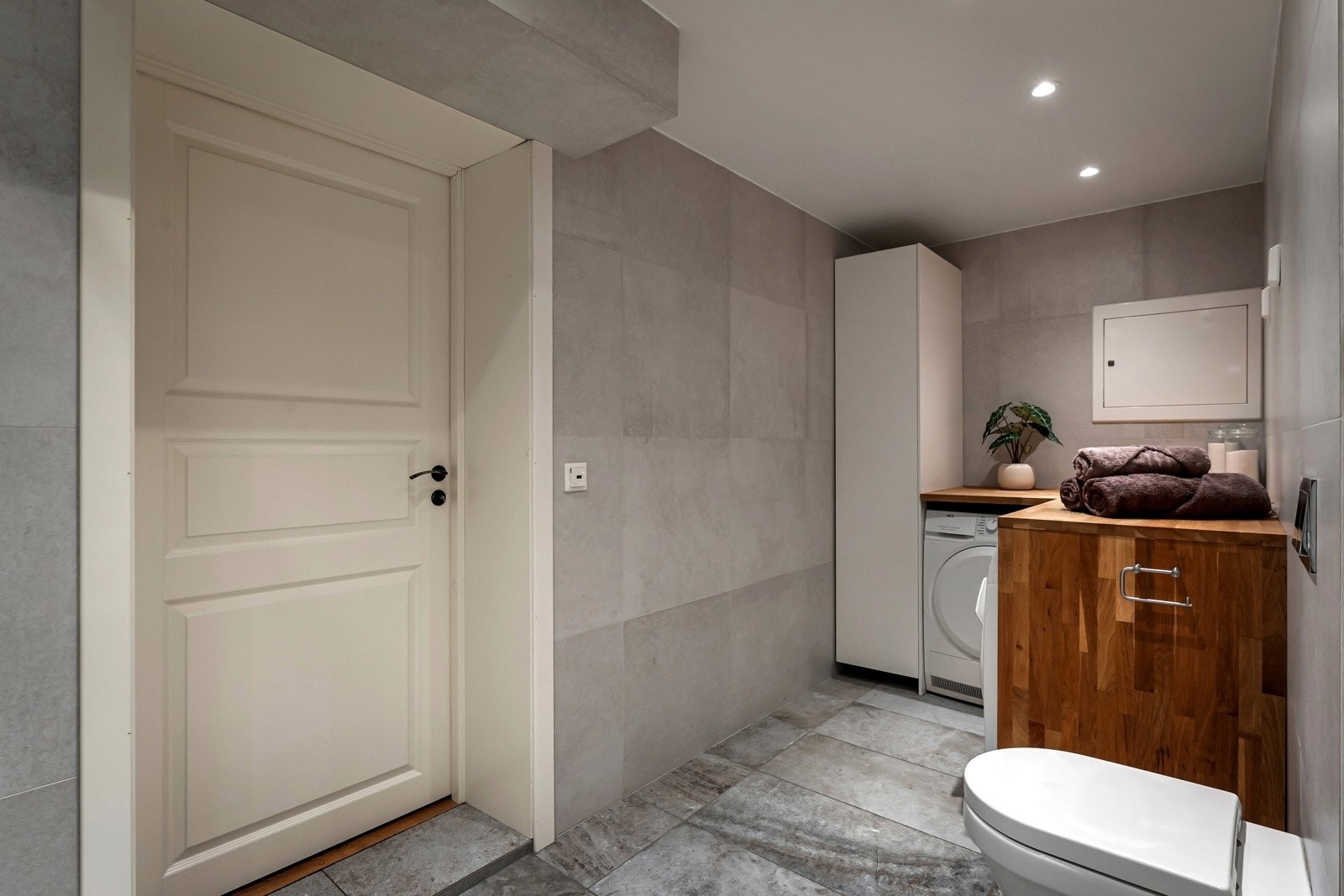 Egen nisje til vaskemaskin og tørketrommel. Galleribilde