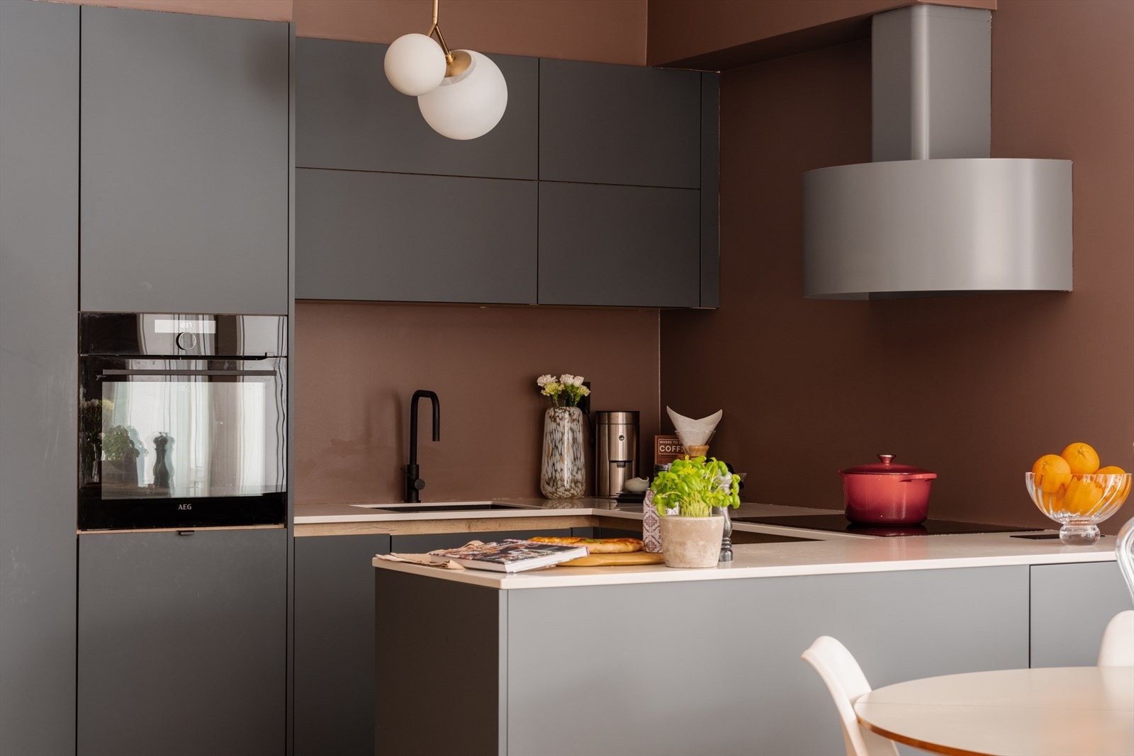 Påkostet og stilrent kjøkken fra kvalitetsleverandøren Rotpunkt. Galleribilde