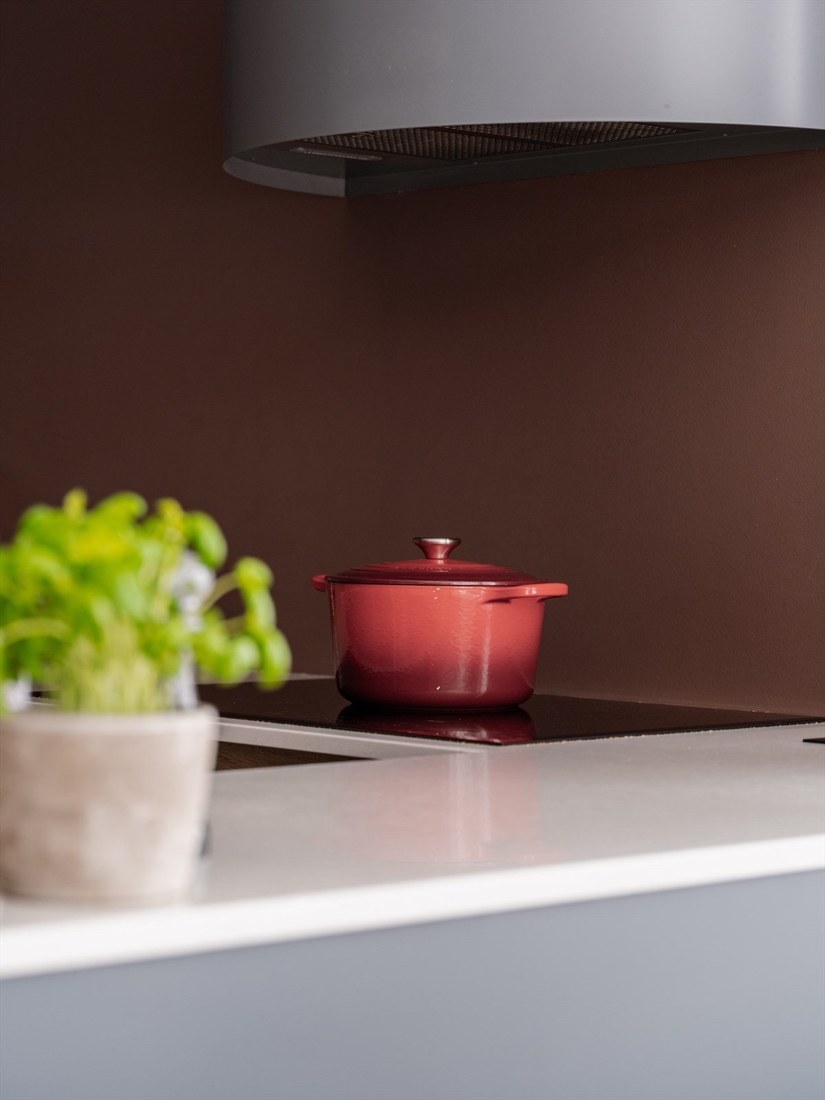 Slitesterk benkeplate av stein med 80 cm platetopp. Galleribilde