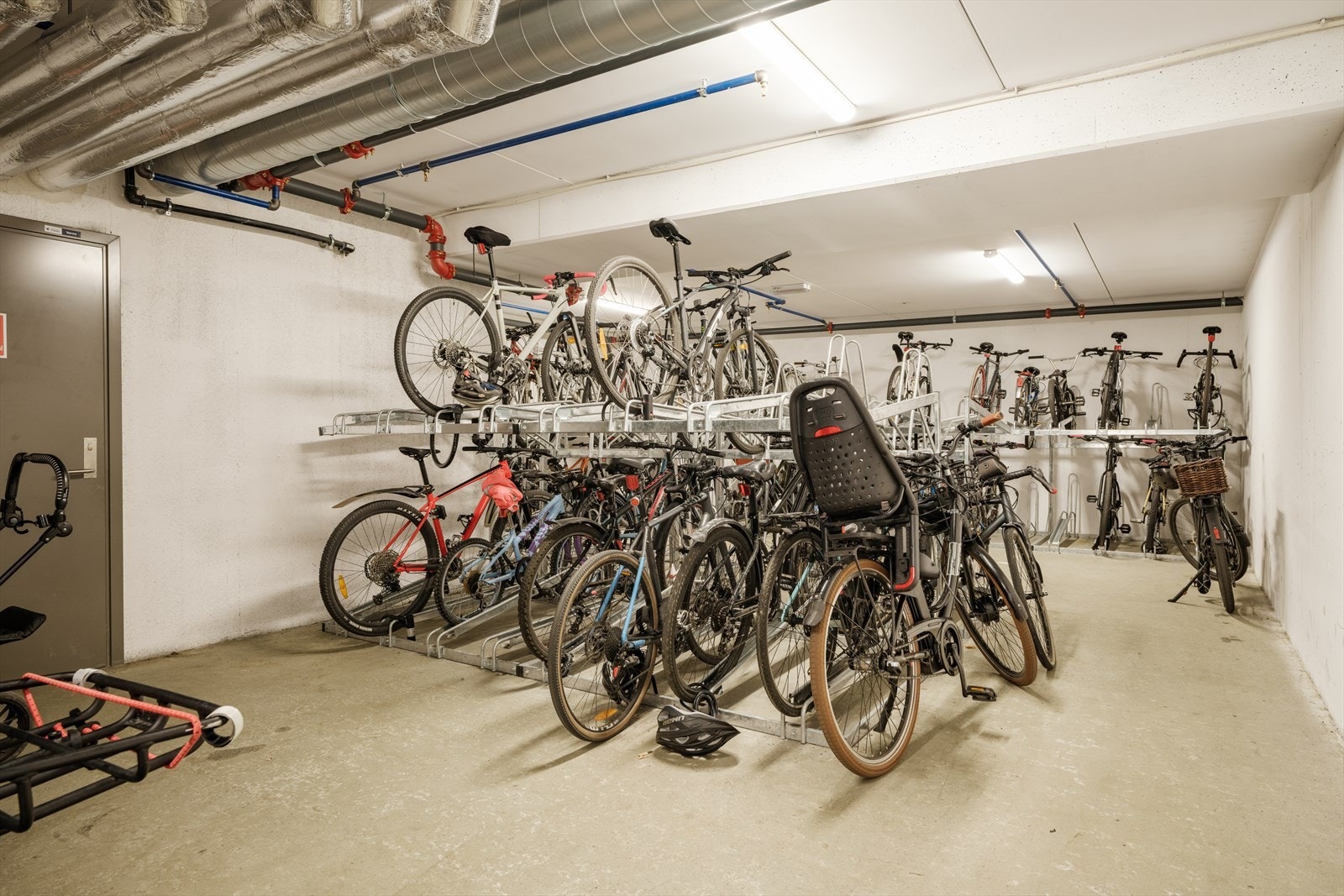 Felles sykkelparkering i sameiet som beboerne har tilgang til. Galleribilde