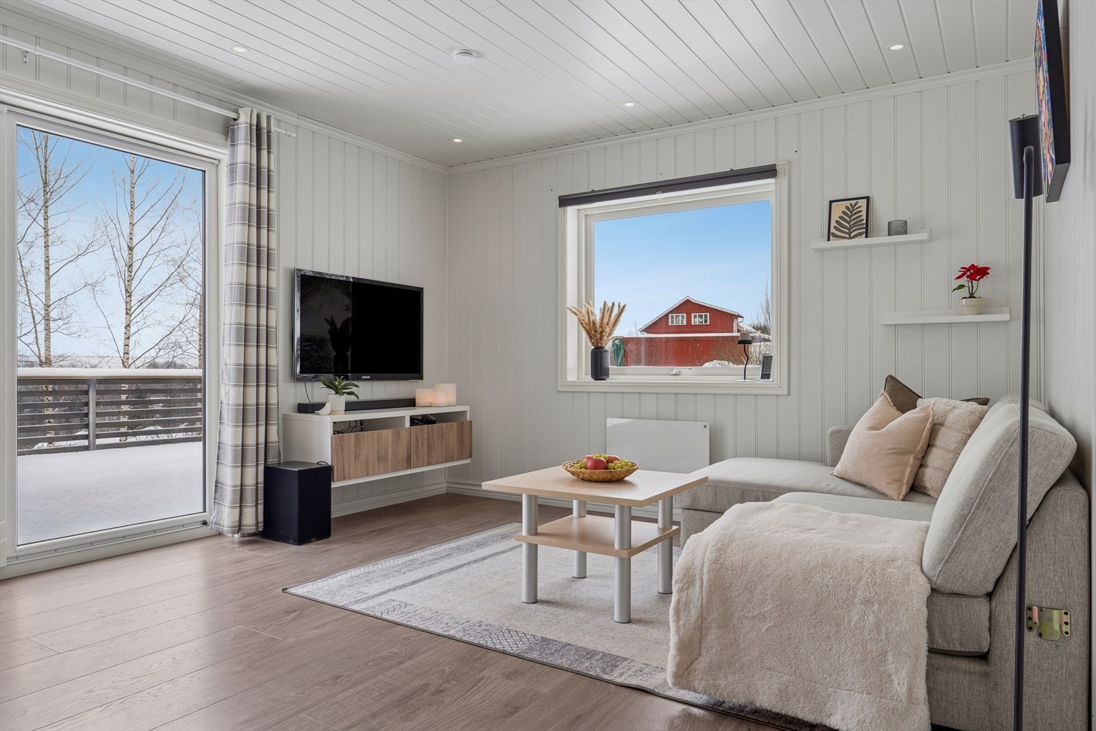 Fra stuen er det direkte utgang til den store terrassen. Galleribilde