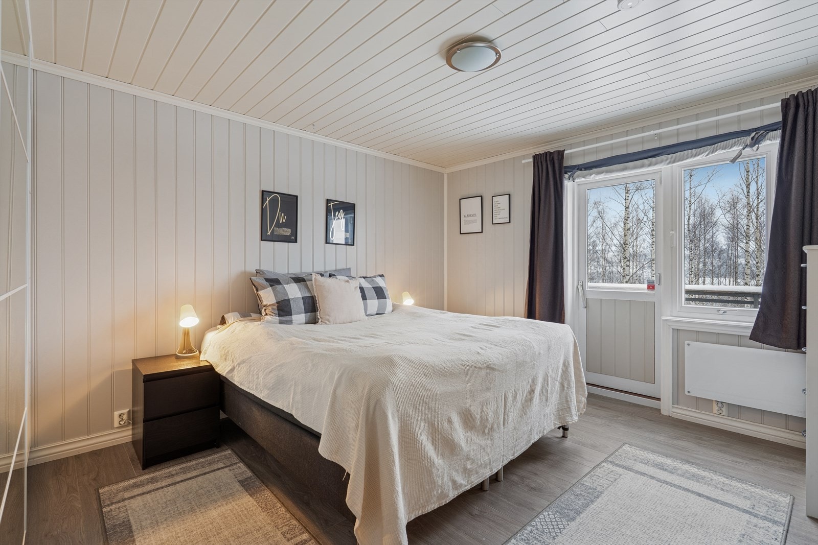 Hovedsoverommet har god plass til dobbeltseng og garderobeløsning. Galleribilde