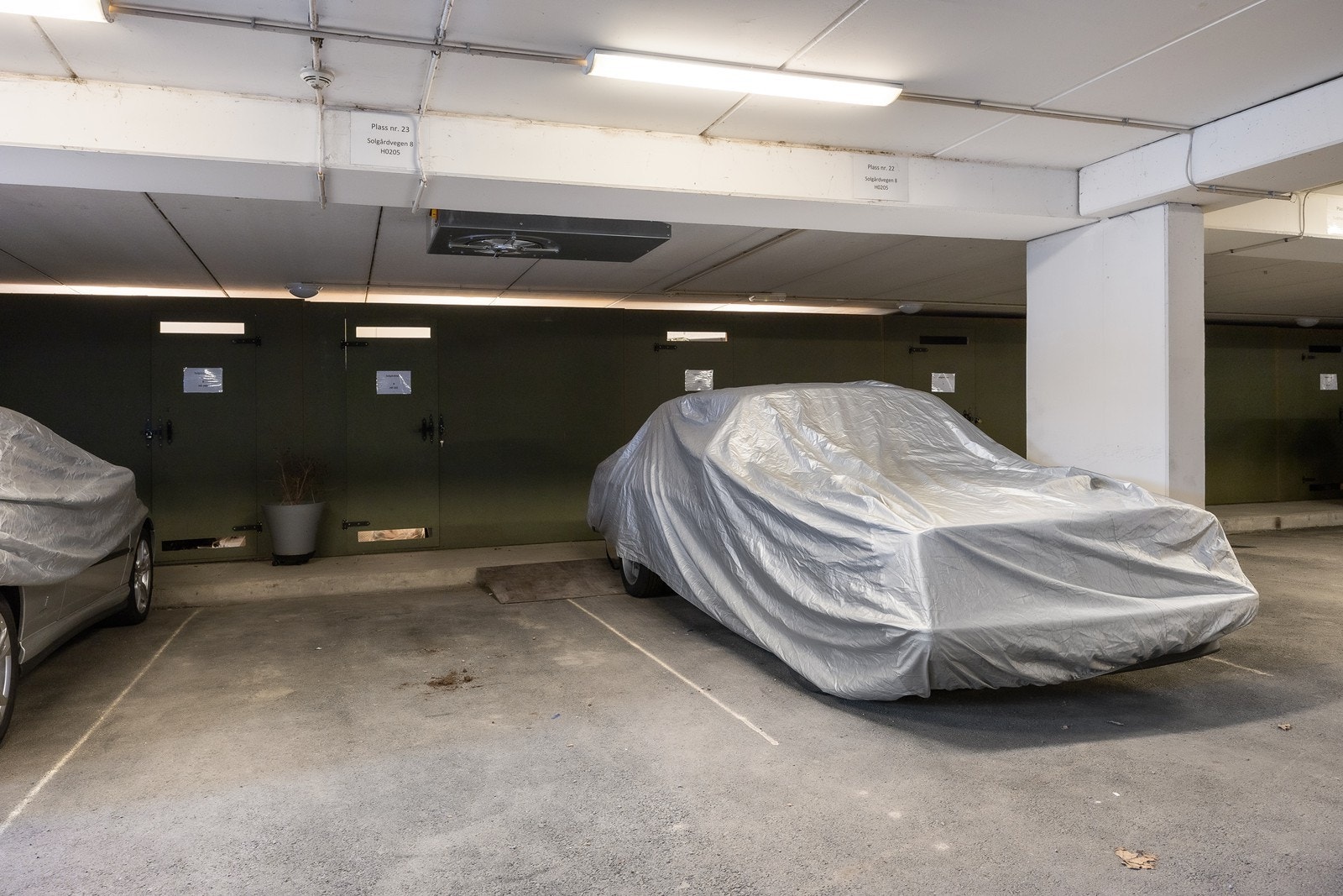 Leiligheten har to garasjeplasser merket med nr 9 og 10. Galleribilde