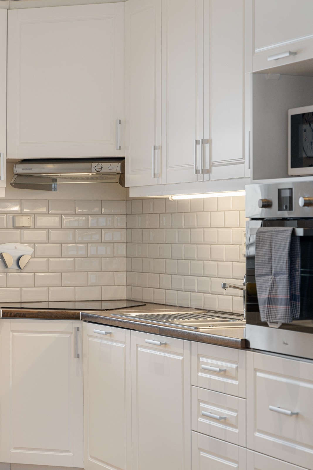 Kjøkkenet har profilerte fronter. Galleribilde