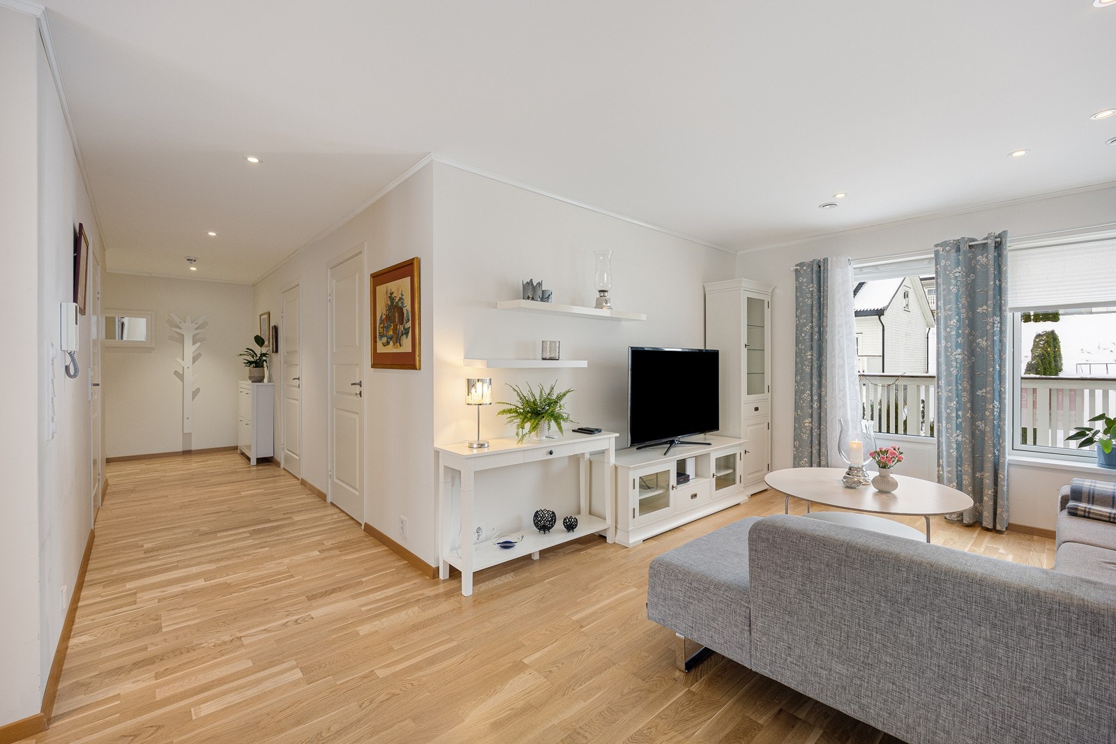 Fra stuen er det adkomst til balkongen. Galleribilde