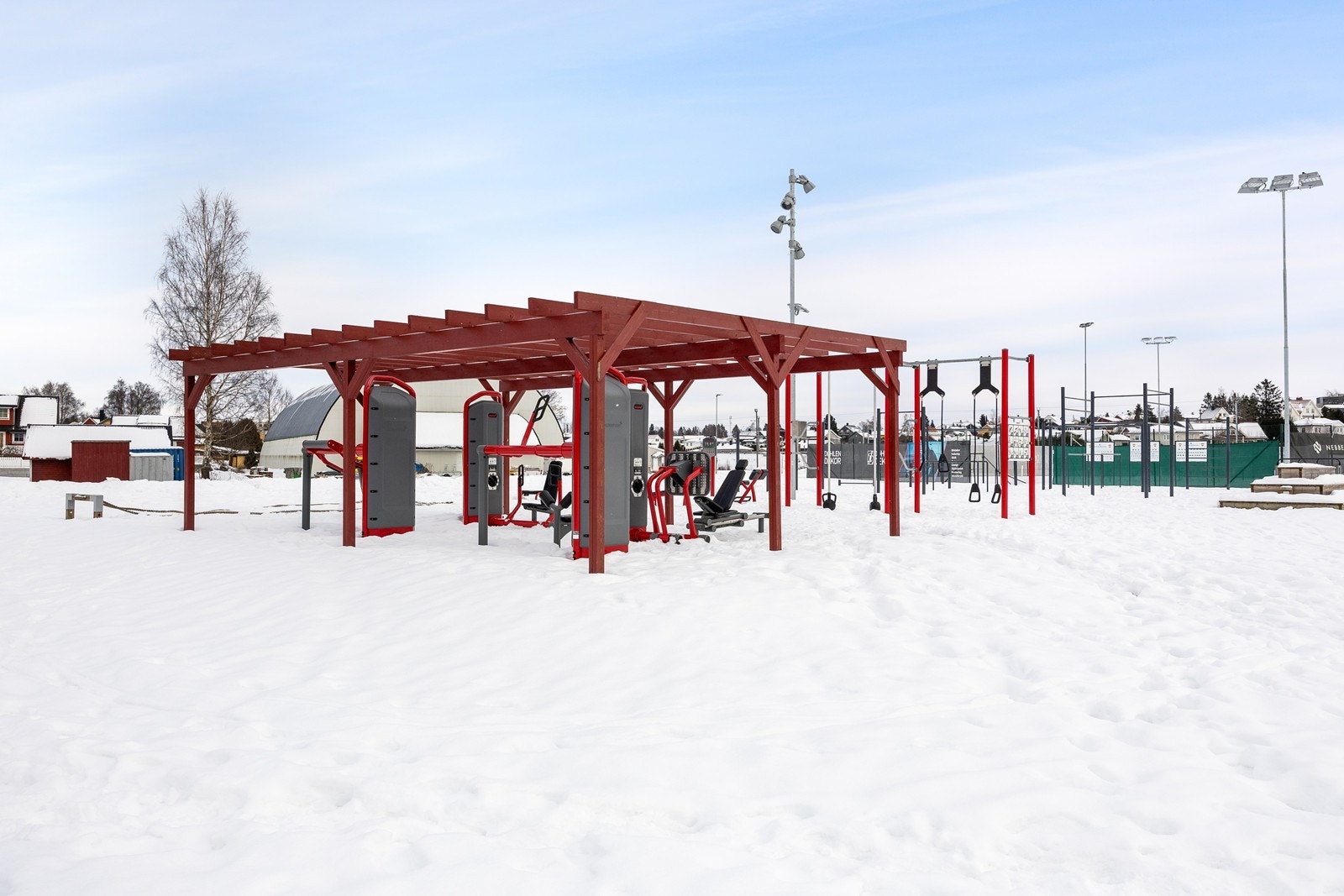 Med utendørs treningsanlegg like i nærheten av boligen så ligger alt til rette for en aktiv hverdag. Galleribilde