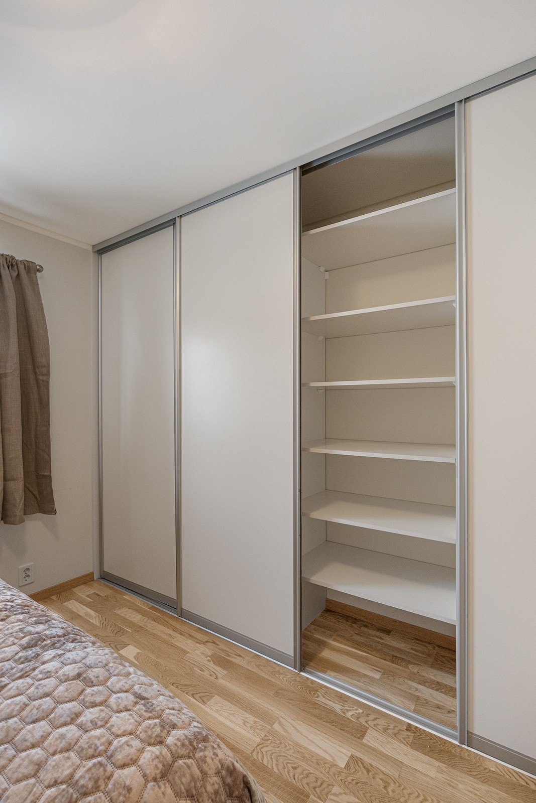 Garderoben. Galleribilde