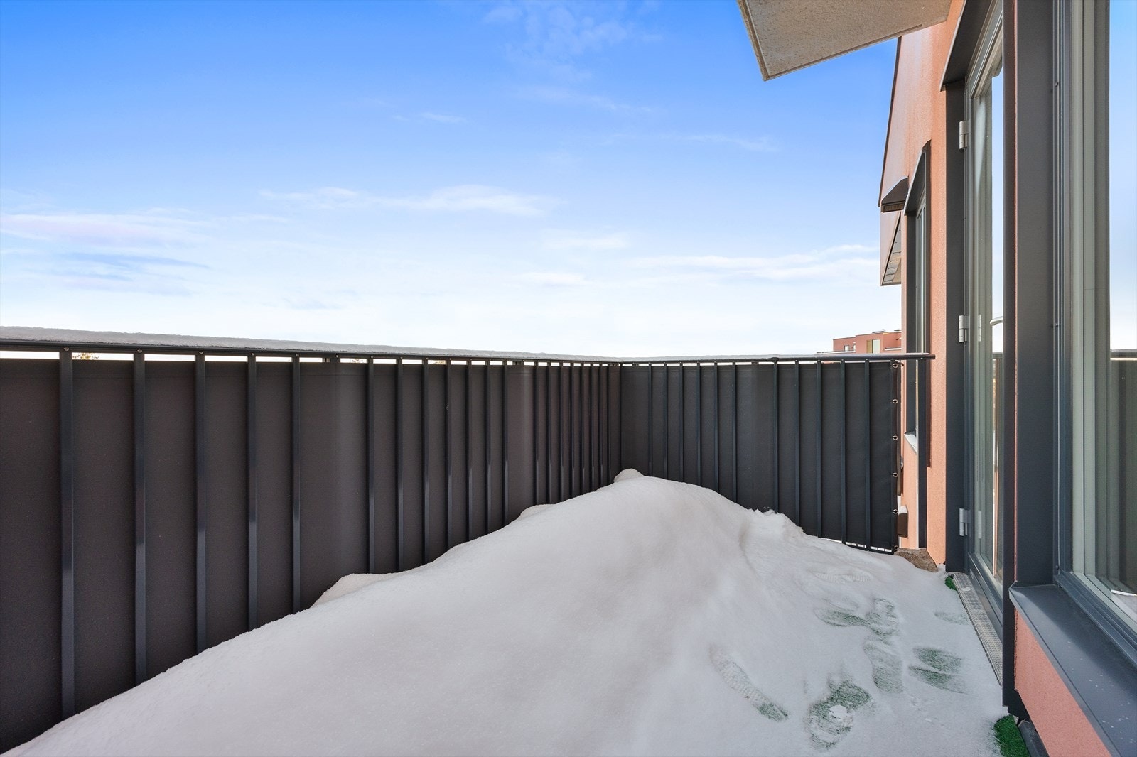 Fra stuen er det utgang til en privat balkong. Galleribilde