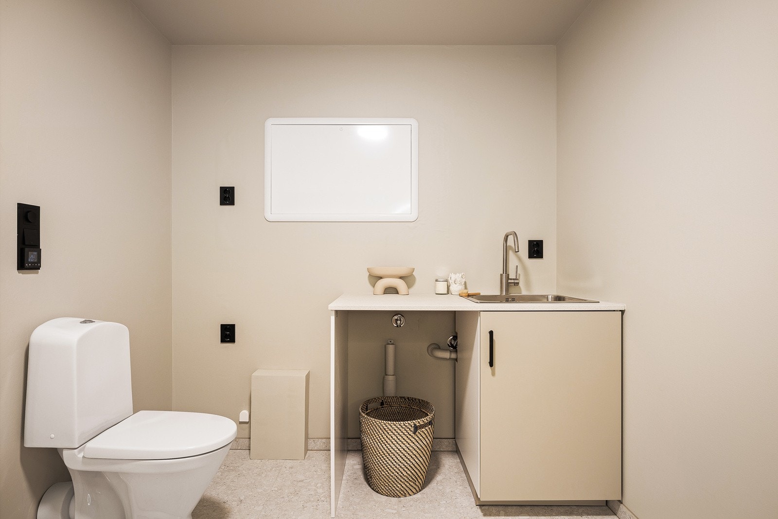 Under benken er det opplegg til vaskemaskin Galleribilde