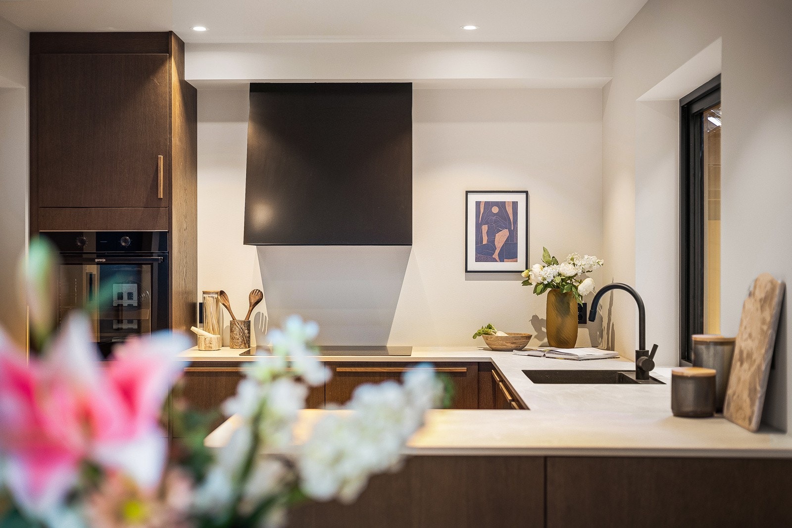 Dette er en en bolig hvor du kan flytte rett inn uten å bekymre deg for oppgraderinger og stort vedlikeholdsarbeid Galleribilde