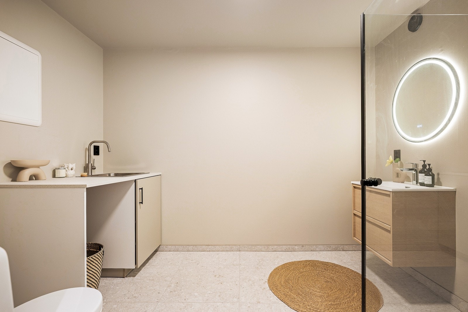 I underetasjen er det kombinert bad og vaskerom Galleribilde