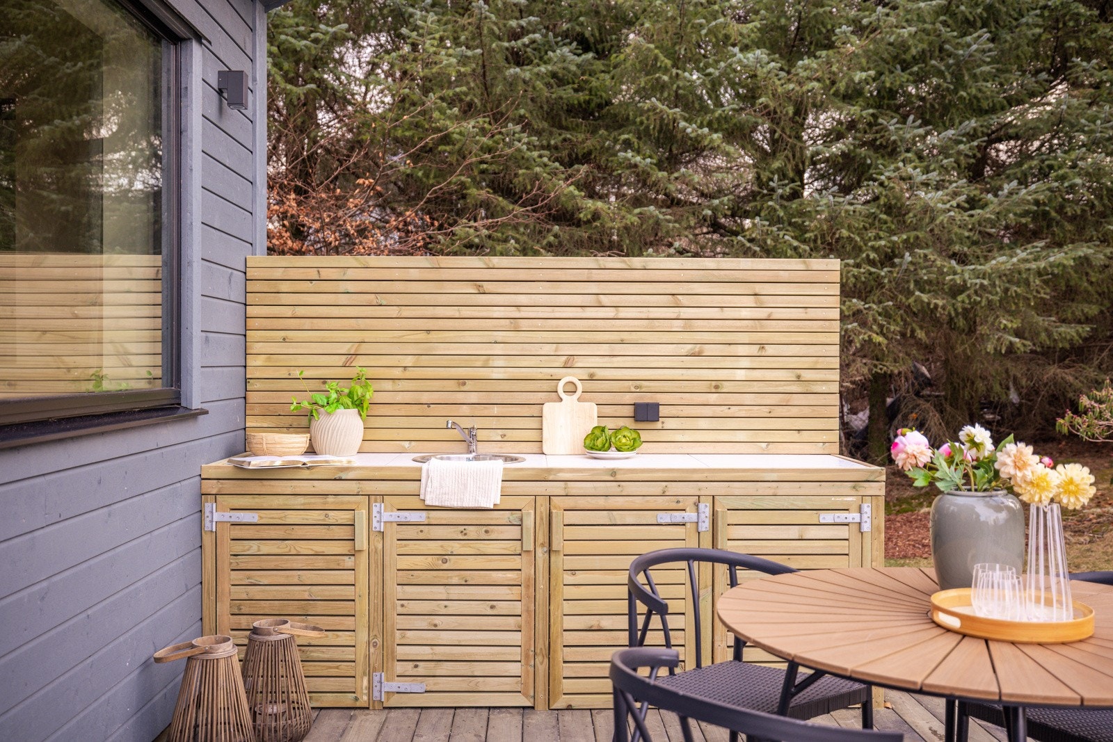 Med utekjøkken ligger alt klart for en god grillsesong Galleribilde