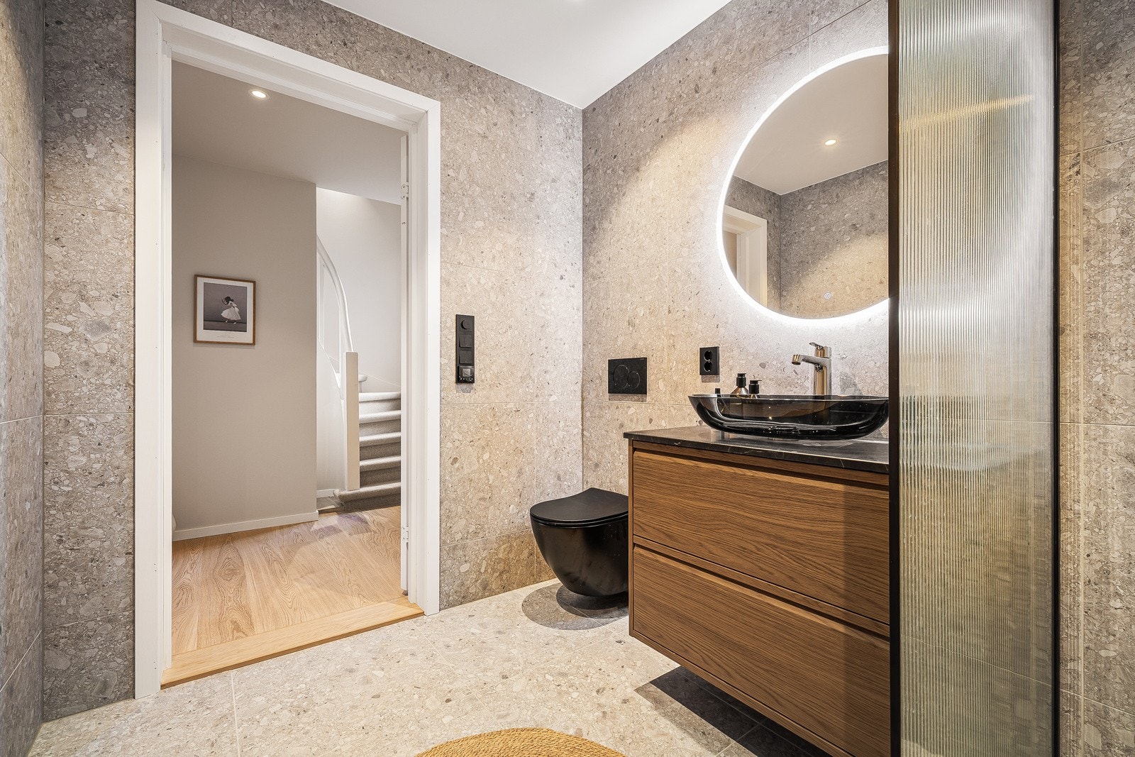 I forbindelse med renoveringen er alle vann- og avløpsledninger frem til stoppekran på utsiden byttet Galleribilde