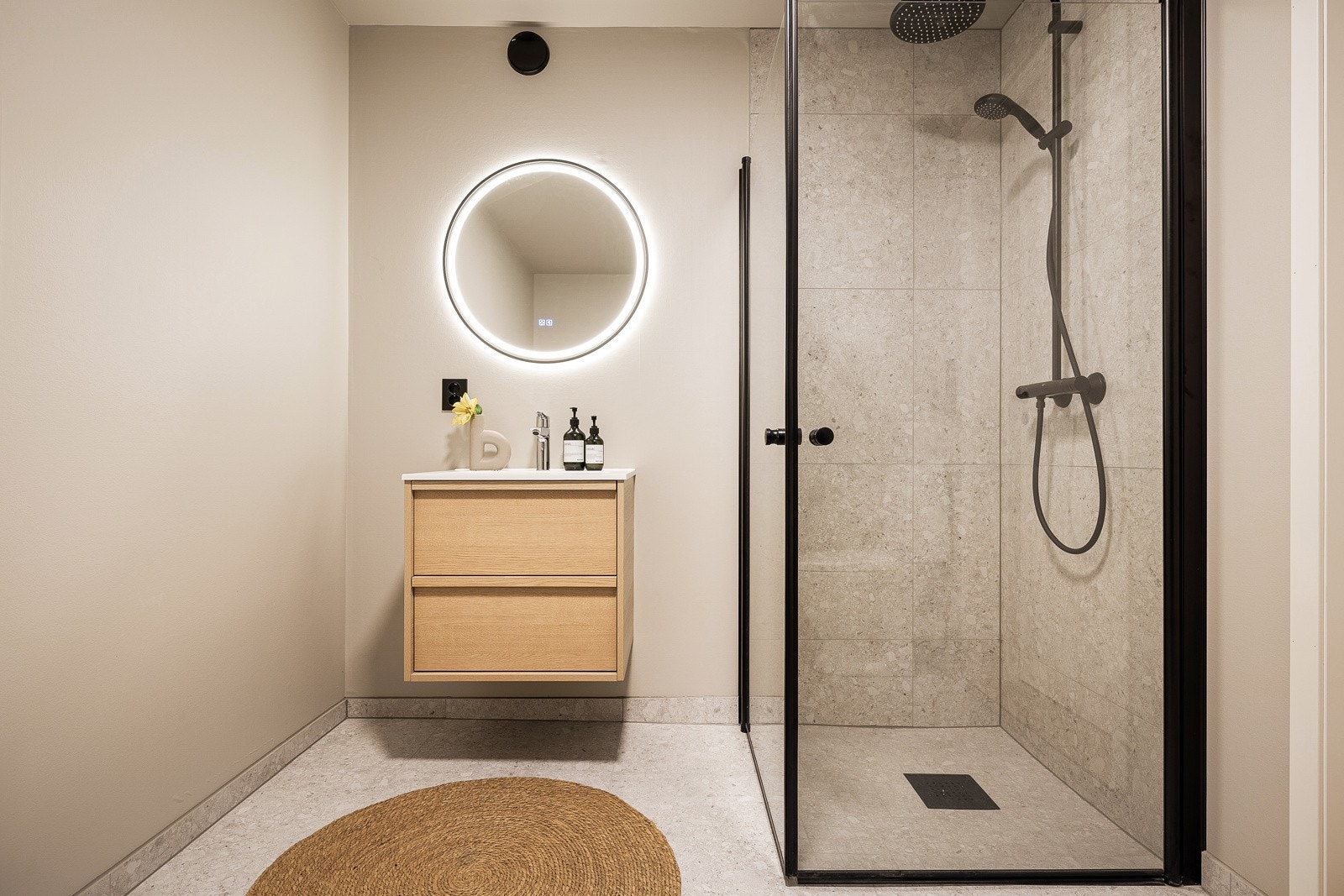 Med tre fullverdige bad blir det aldri baderomskø Galleribilde