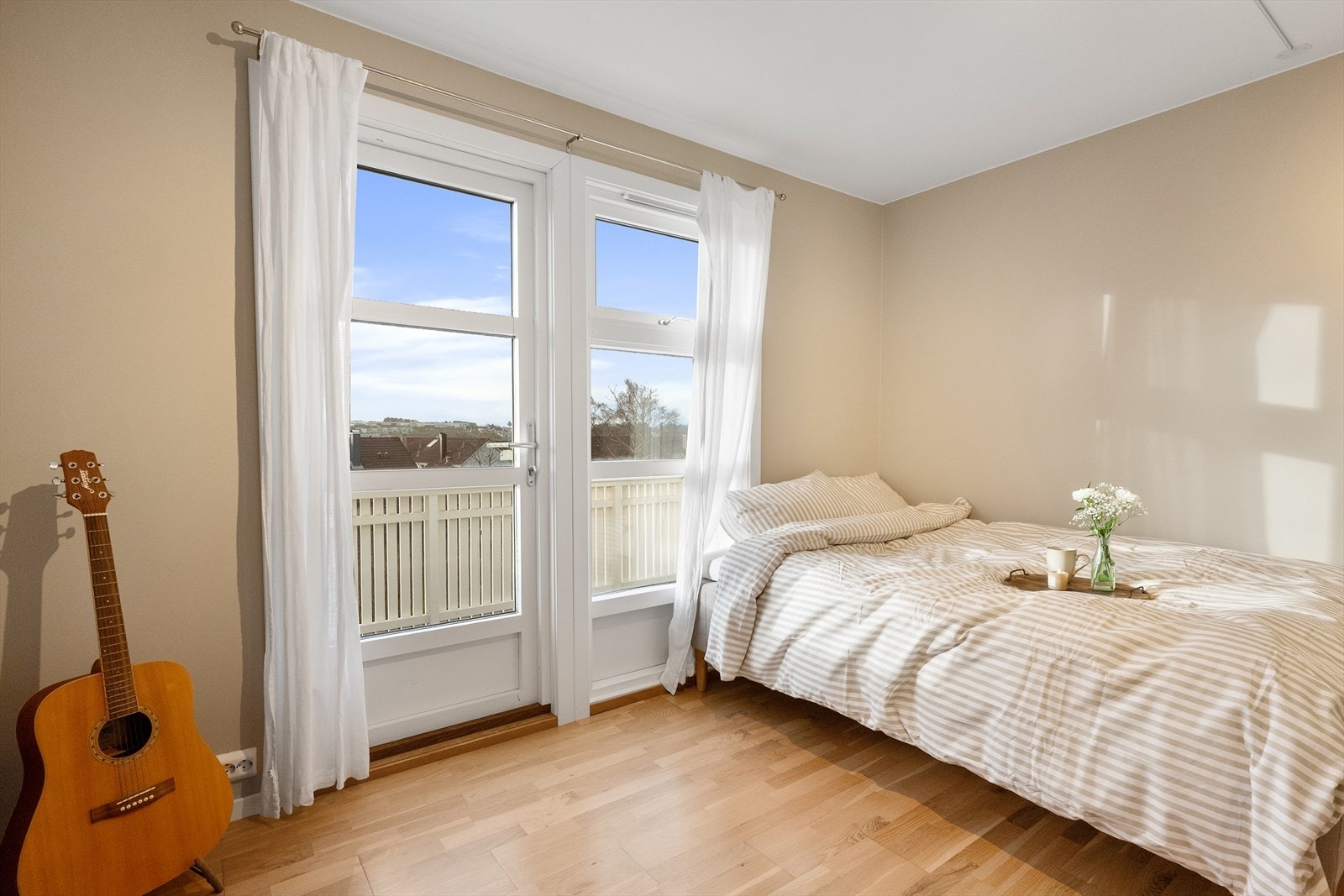 Soverom nr. 2 med utgang til balkong Galleribilde