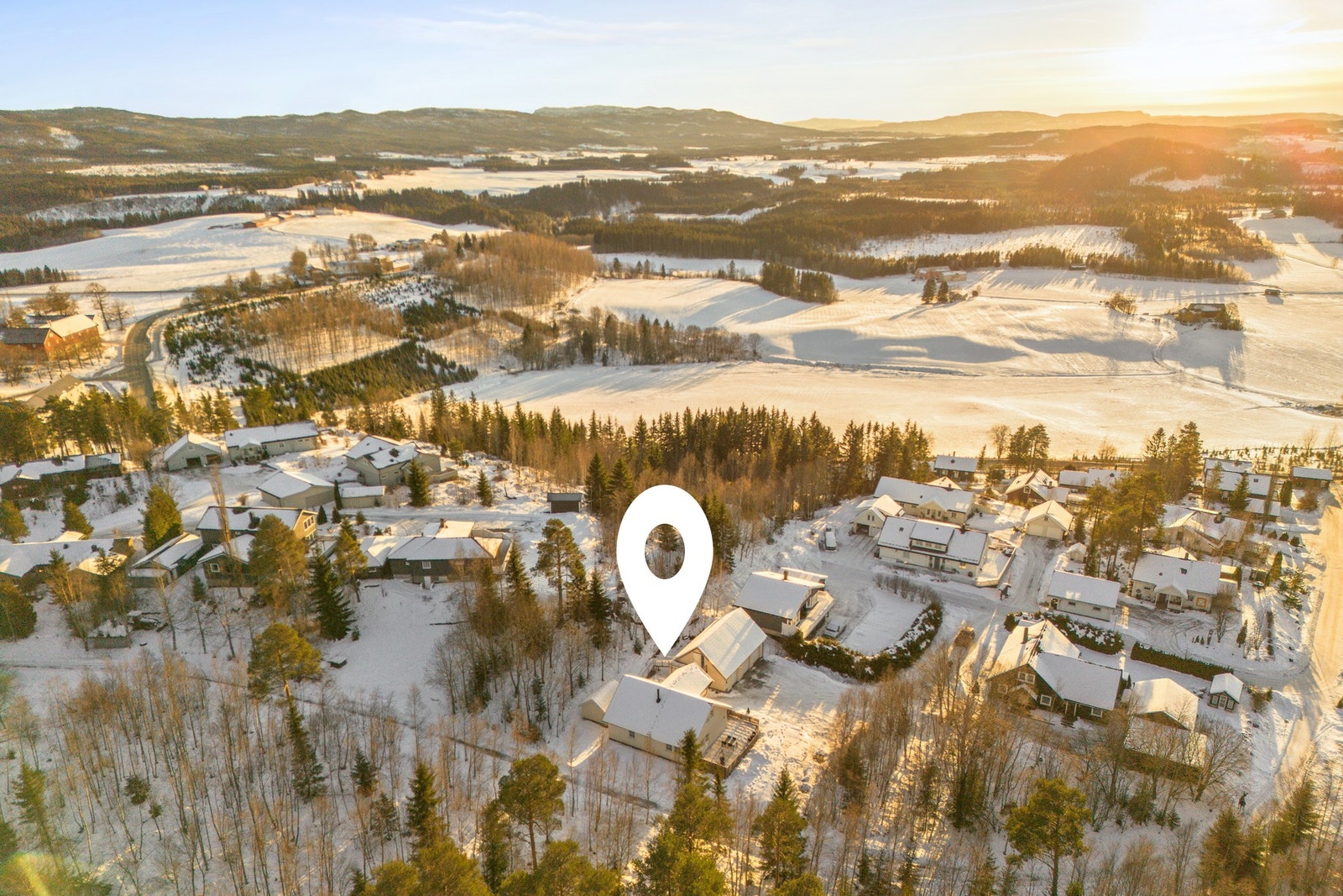 Her får du en innholdsrik enebolig (2016) med 4 soverom, 2 stuer og romslig terrasse, samt en garasje (2017) på hele 120 kvm! Galleribilde