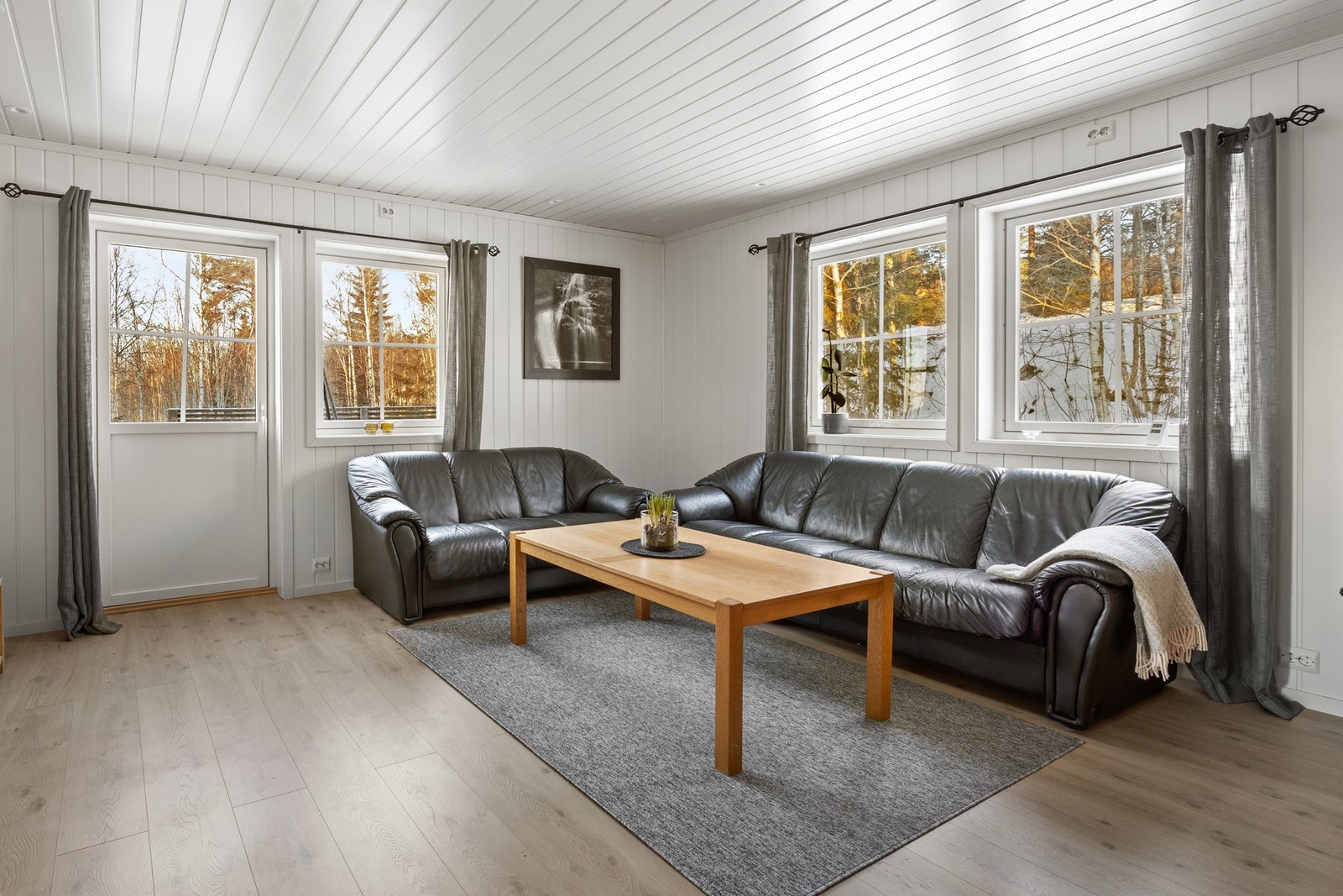 Fra stuen er det utgang til terrasse Galleribilde