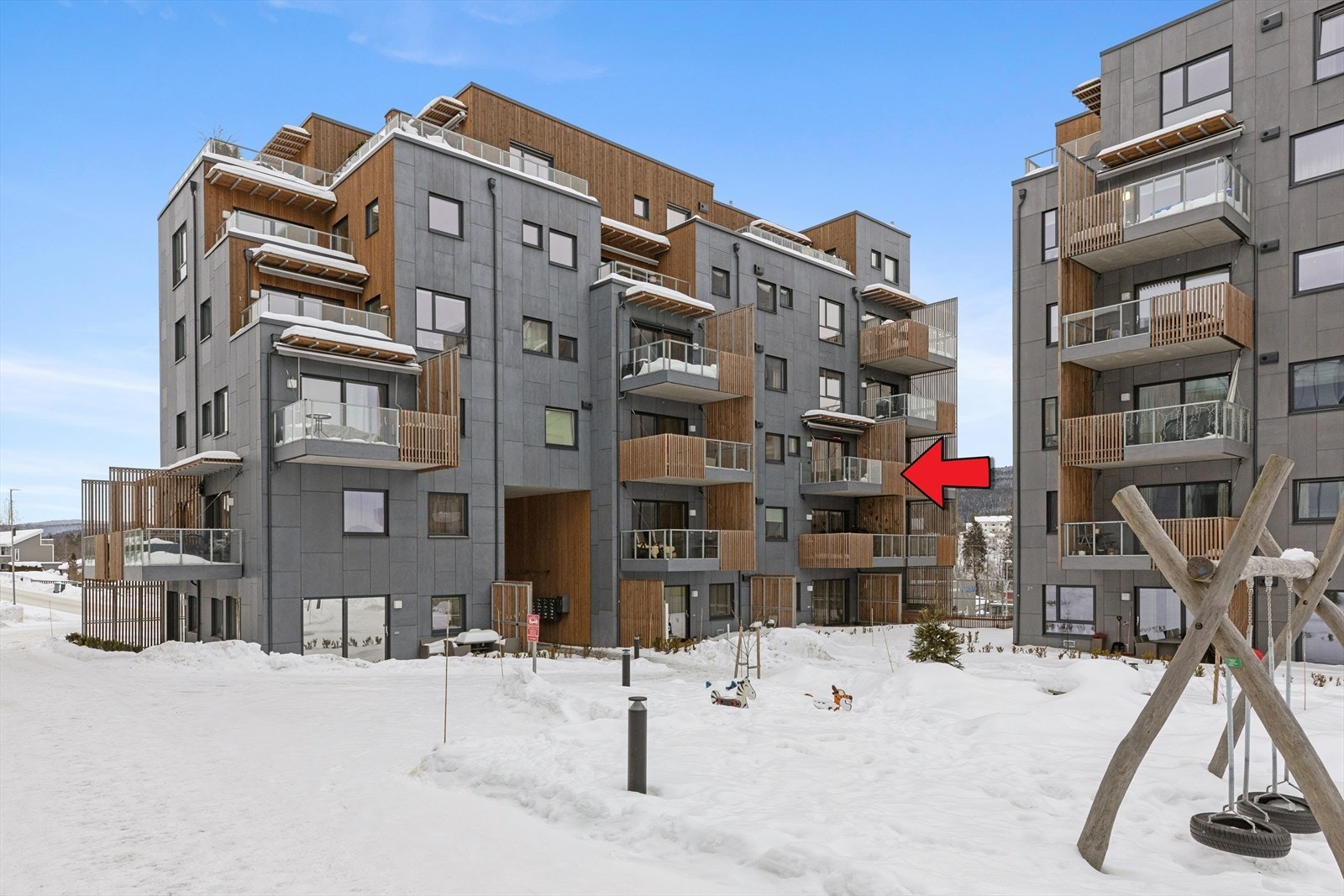 Leiligheten ligger i 3 etg. i 19A blokken. Sameiet består av 66 leiligheter og man har et godt bomiljø. Galleribilde