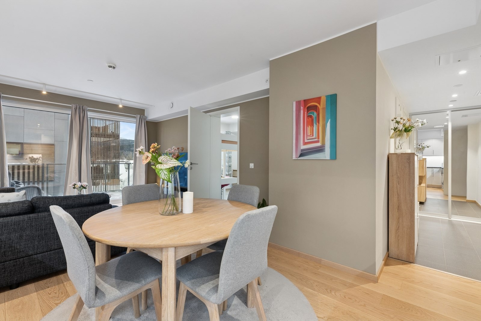 Leiligheten har energiklasse A, som gir deg mulighet for grønt boliglån, noe som gir deg en bedre boliglånsrente. Galleribilde